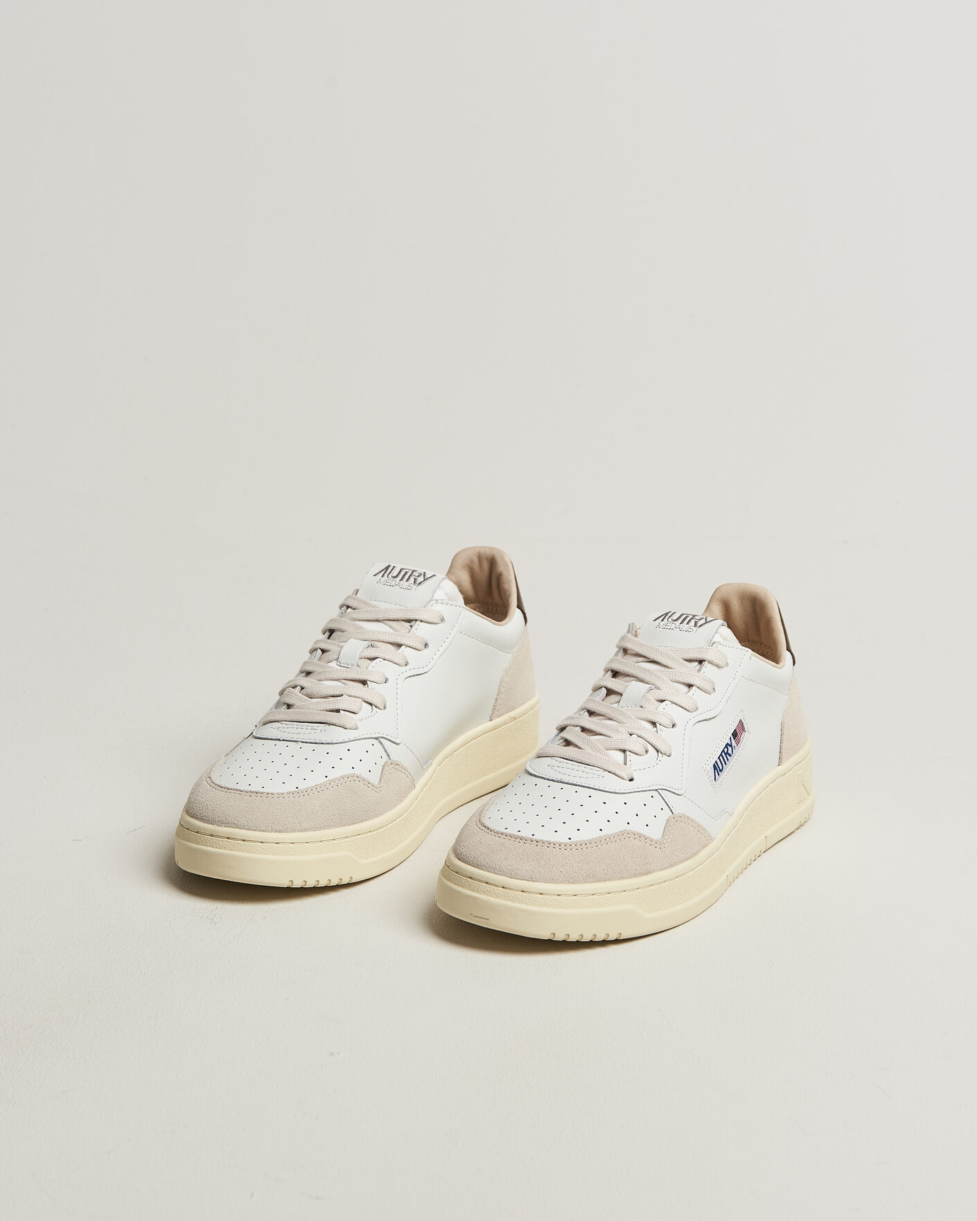 Uomini | Sneakers | Autry | Medalist Low Leather/Suede Sneaker White/Teak