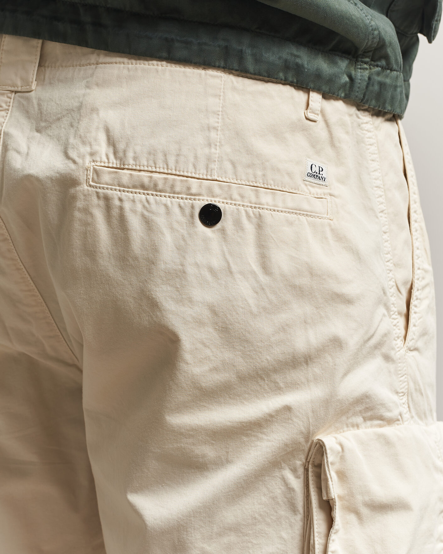 Uomini | Pantaloncini | C.P. Company | Cotton Gabardine Cargo Shorts Cream