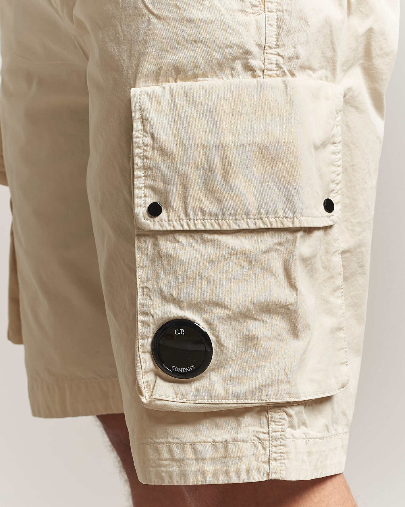 Uomini | Pantaloncini | C.P. Company | Cotton Gabardine Cargo Shorts Cream