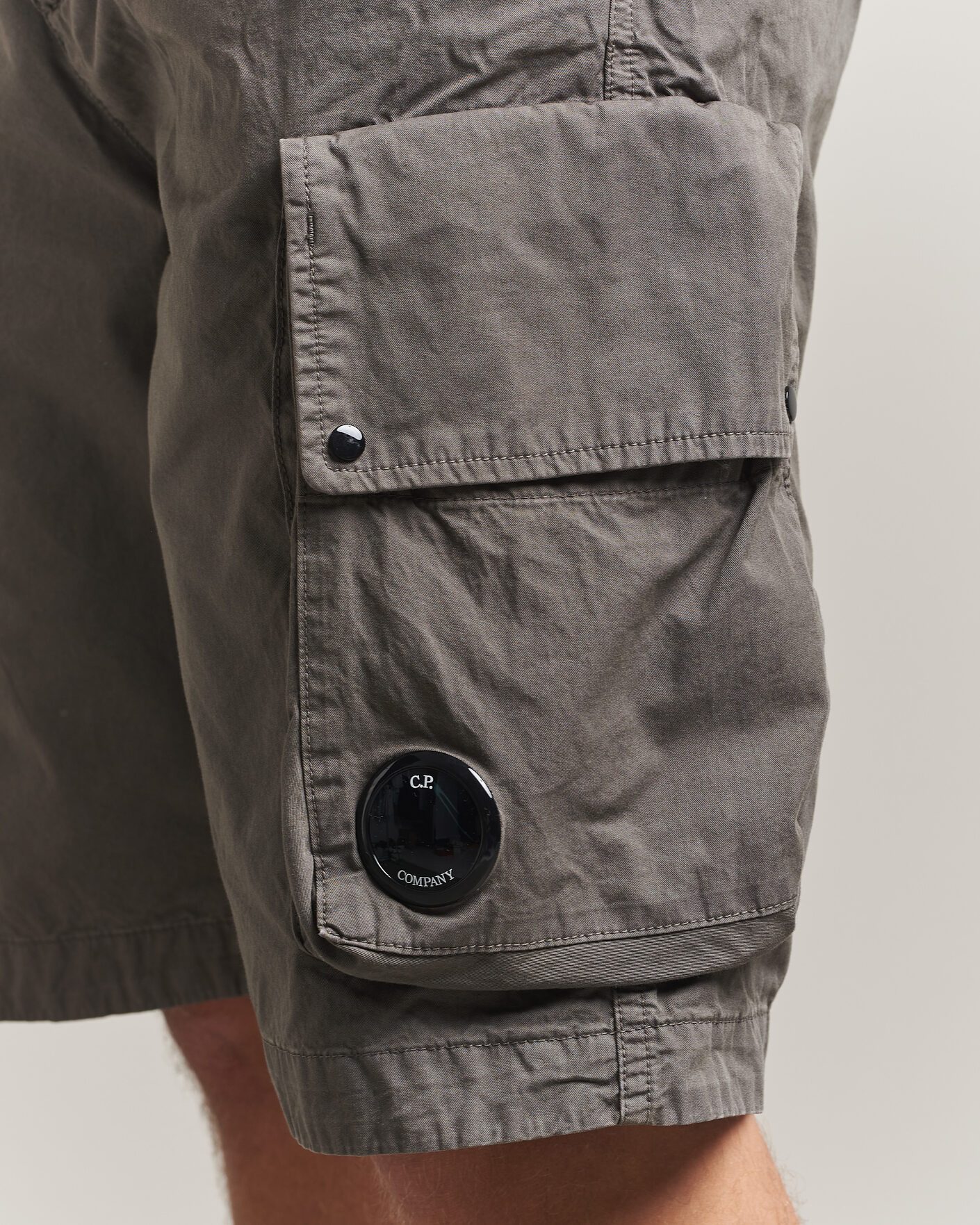 Uomini | Pantaloncini | C.P. Company | Cotton Gabardine Cargo Shorts Washed Black