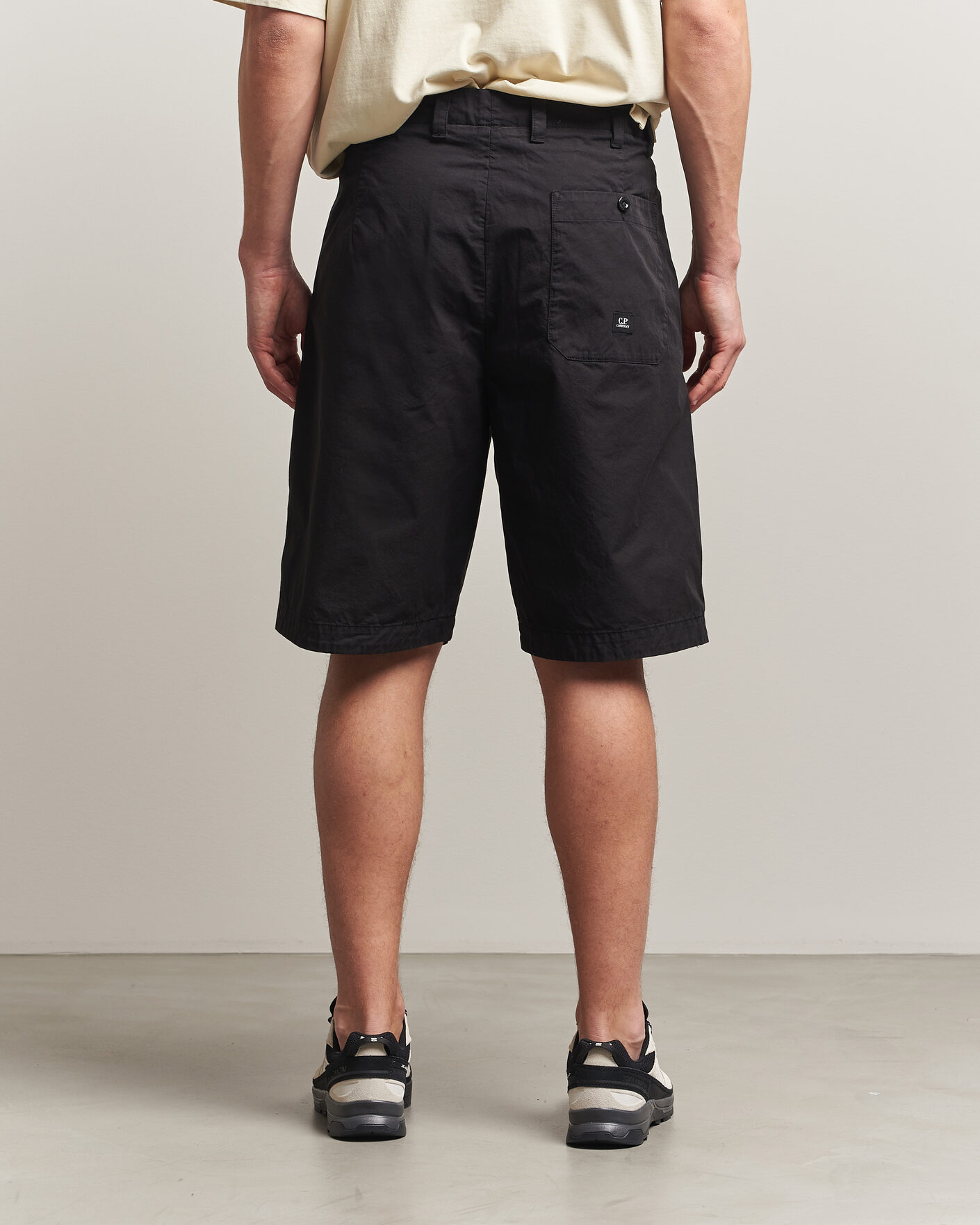Uomini | Pantaloncini | C.P. Company | Cotton Gabardine Pleated Loose Shorts Black