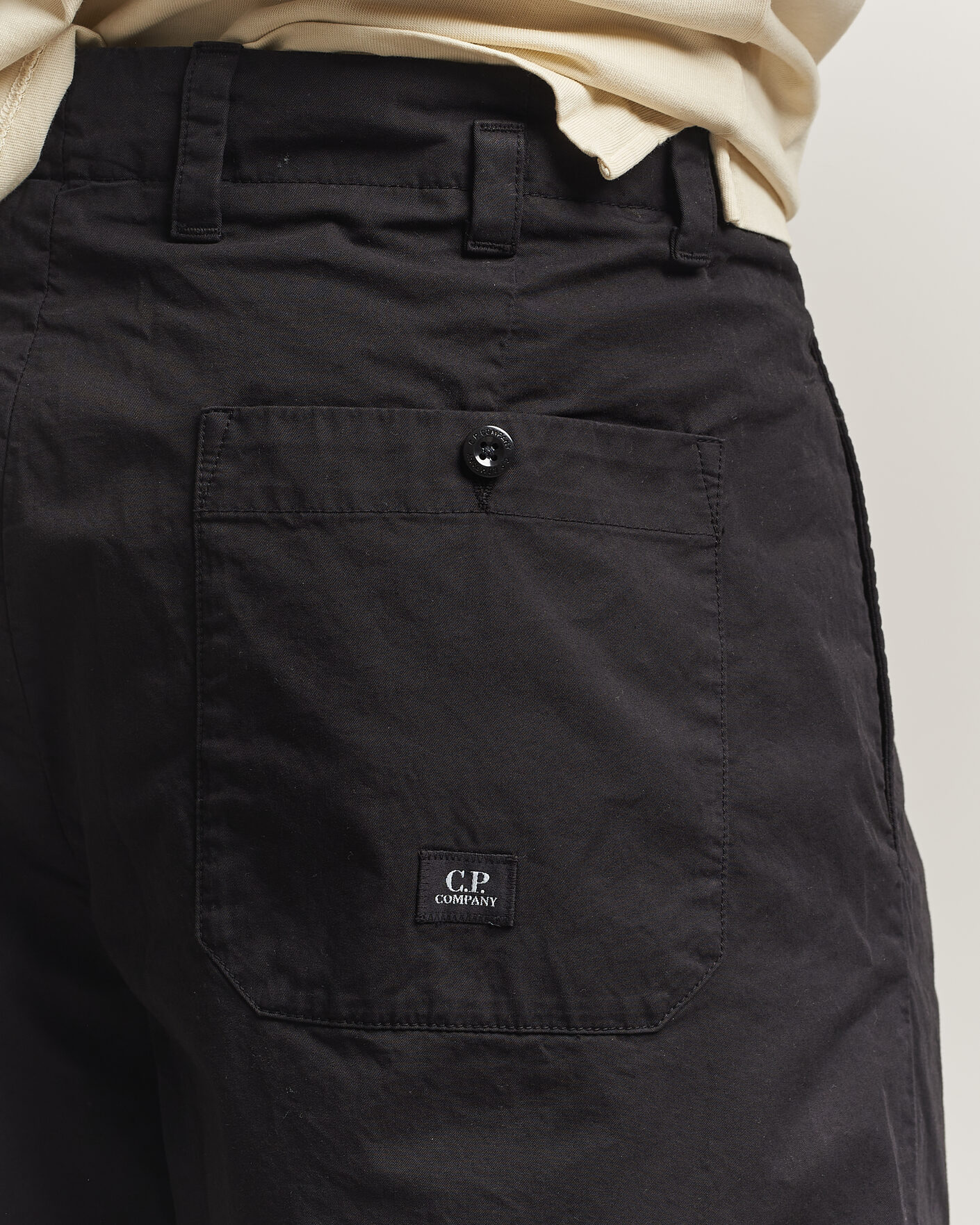 Uomini | Pantaloncini | C.P. Company | Cotton Gabardine Pleated Loose Shorts Black
