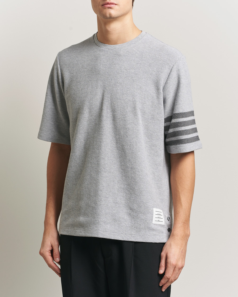 Uomini | T-shirt | Thom Browne | Textured Pique 4 Bar T-Shirt Pale Grey