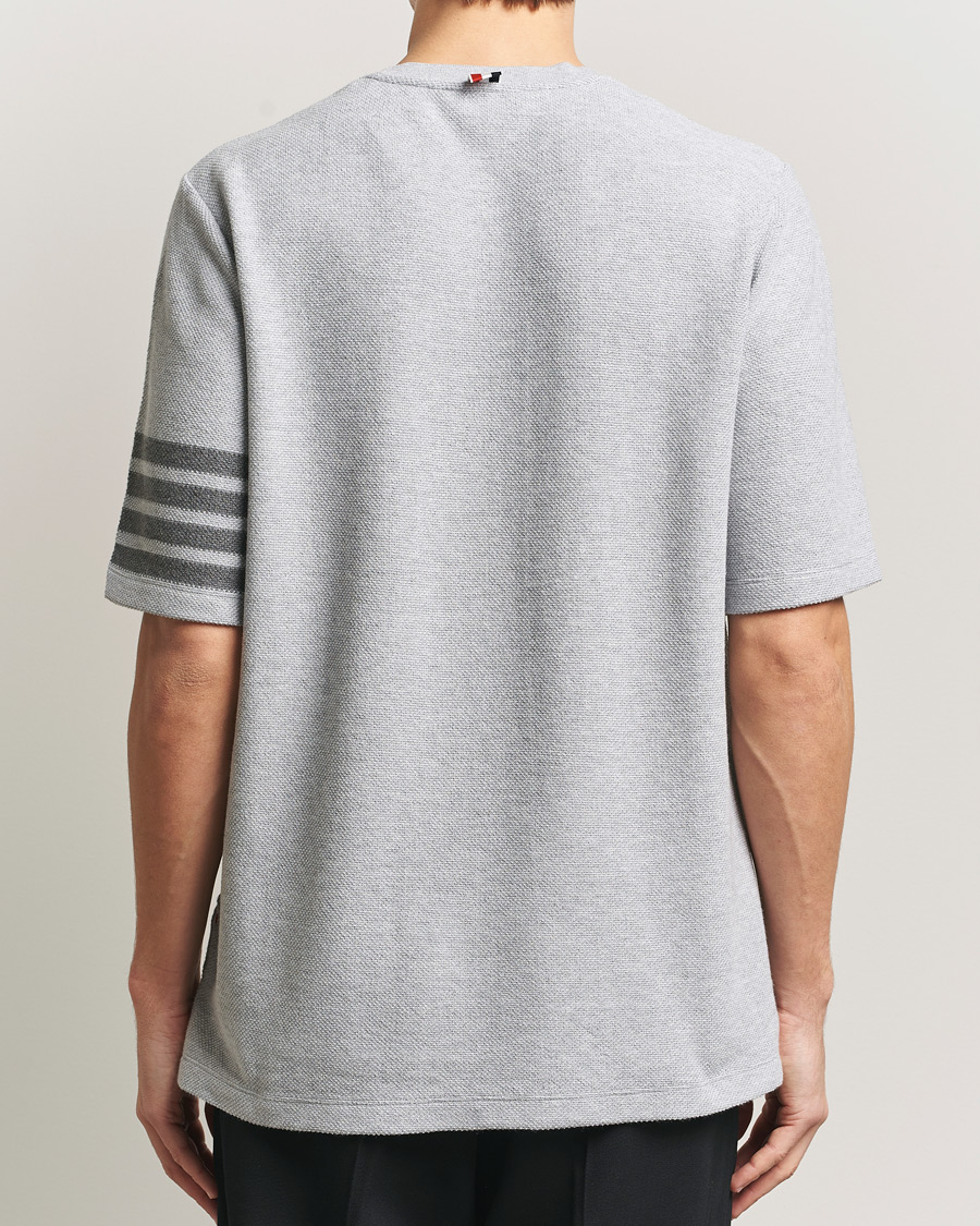 Uomini | T-shirt | Thom Browne | Textured Pique 4 Bar T-Shirt Pale Grey