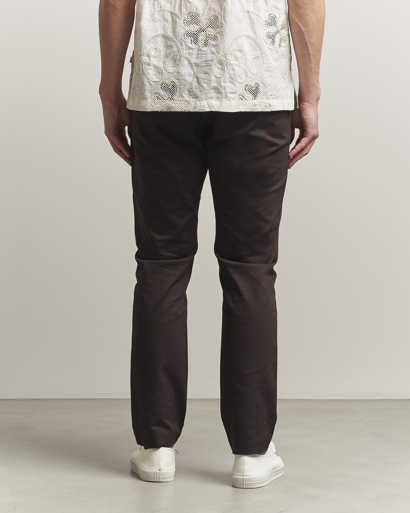 Uomini | Pantaloni | NN07 | Theo Regular Fit Stretch Chinos Deep Truffle