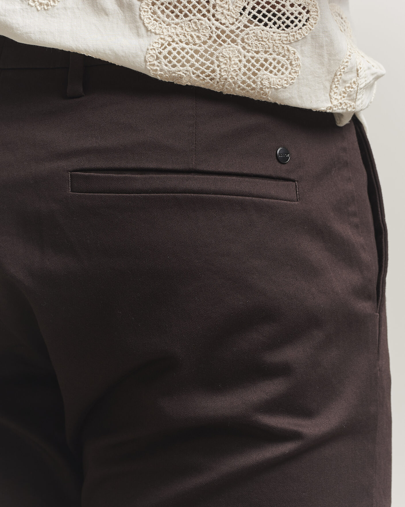 Uomini | Pantaloni | NN07 | Theo Regular Fit Stretch Chinos Deep Truffle