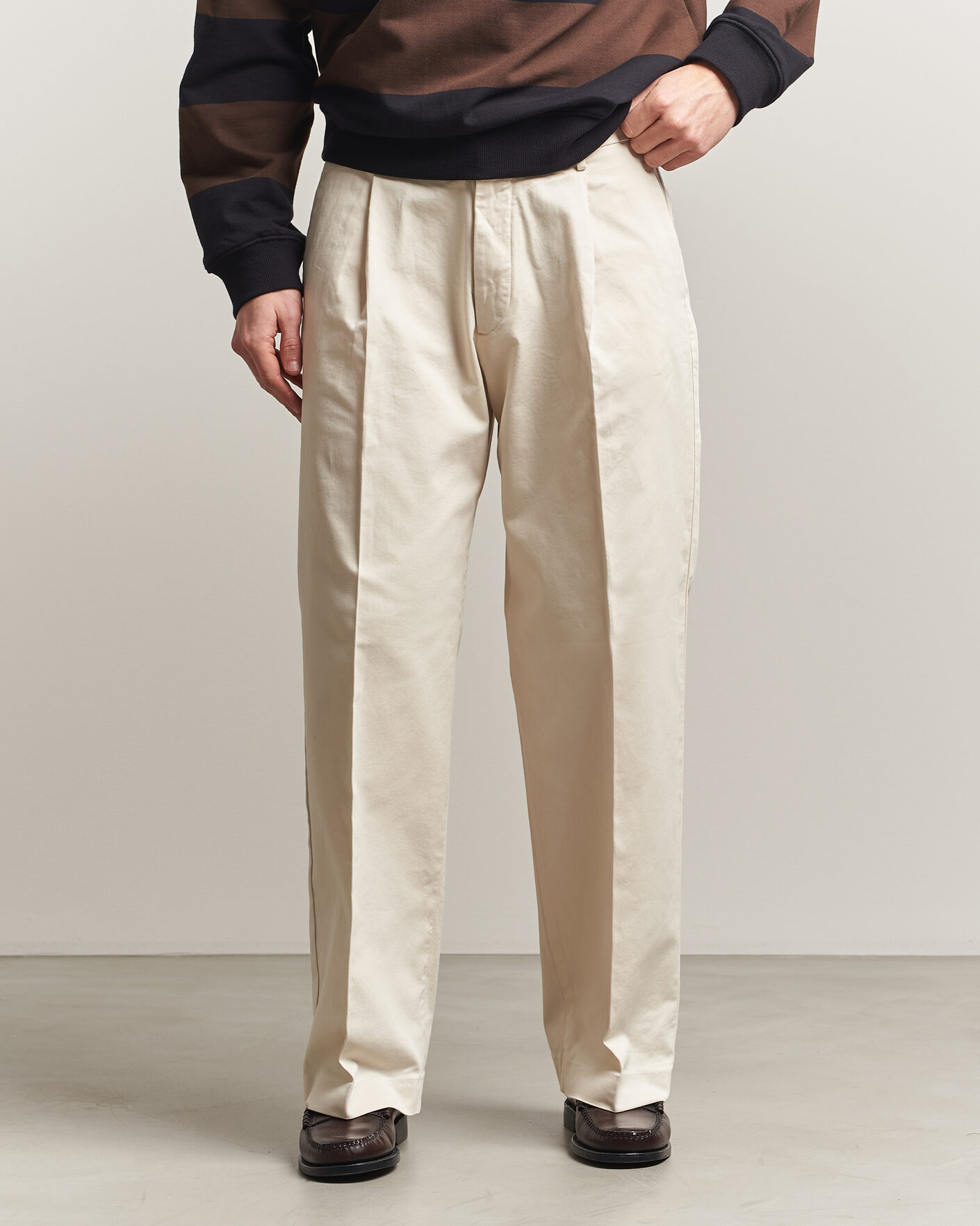 Uomini | Pantaloni | NN07 | Kay Cotton Pleated Trousers Ivory