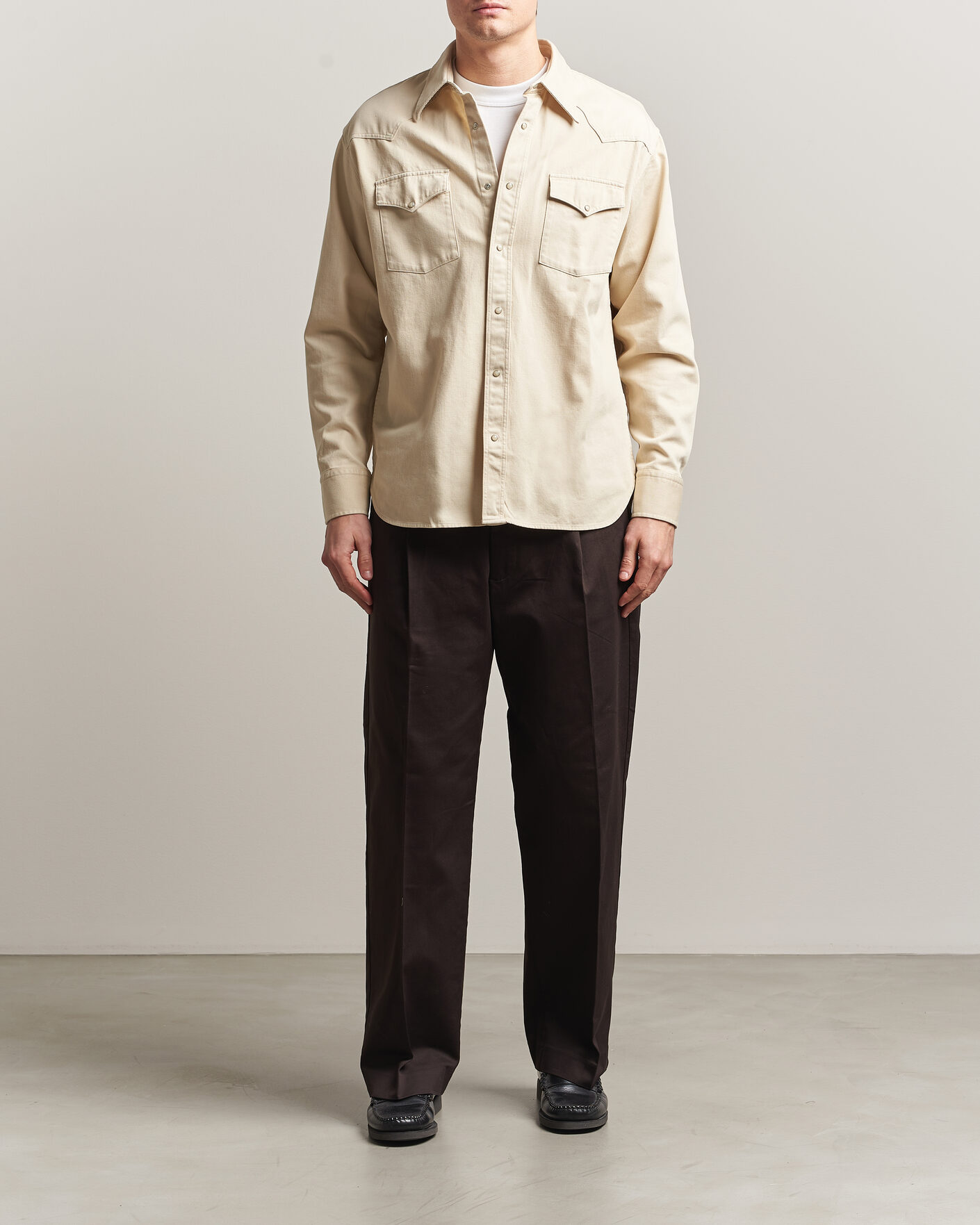 Uomini | Pantaloni | NN07 | Kay Cotton Pleated Trousers Deep Truffle