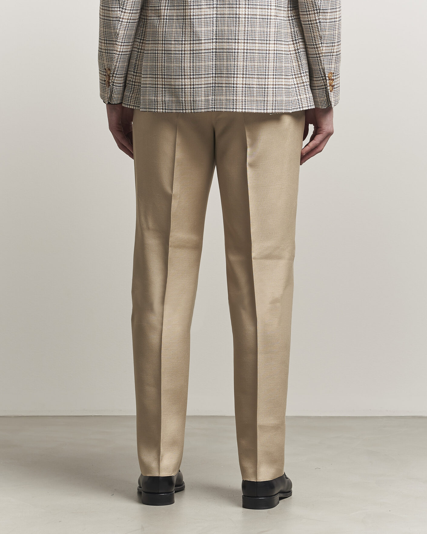 Uomini | Pantaloni | Lardini | Palu Straight Fit Viscose/Silk Trousers Beige