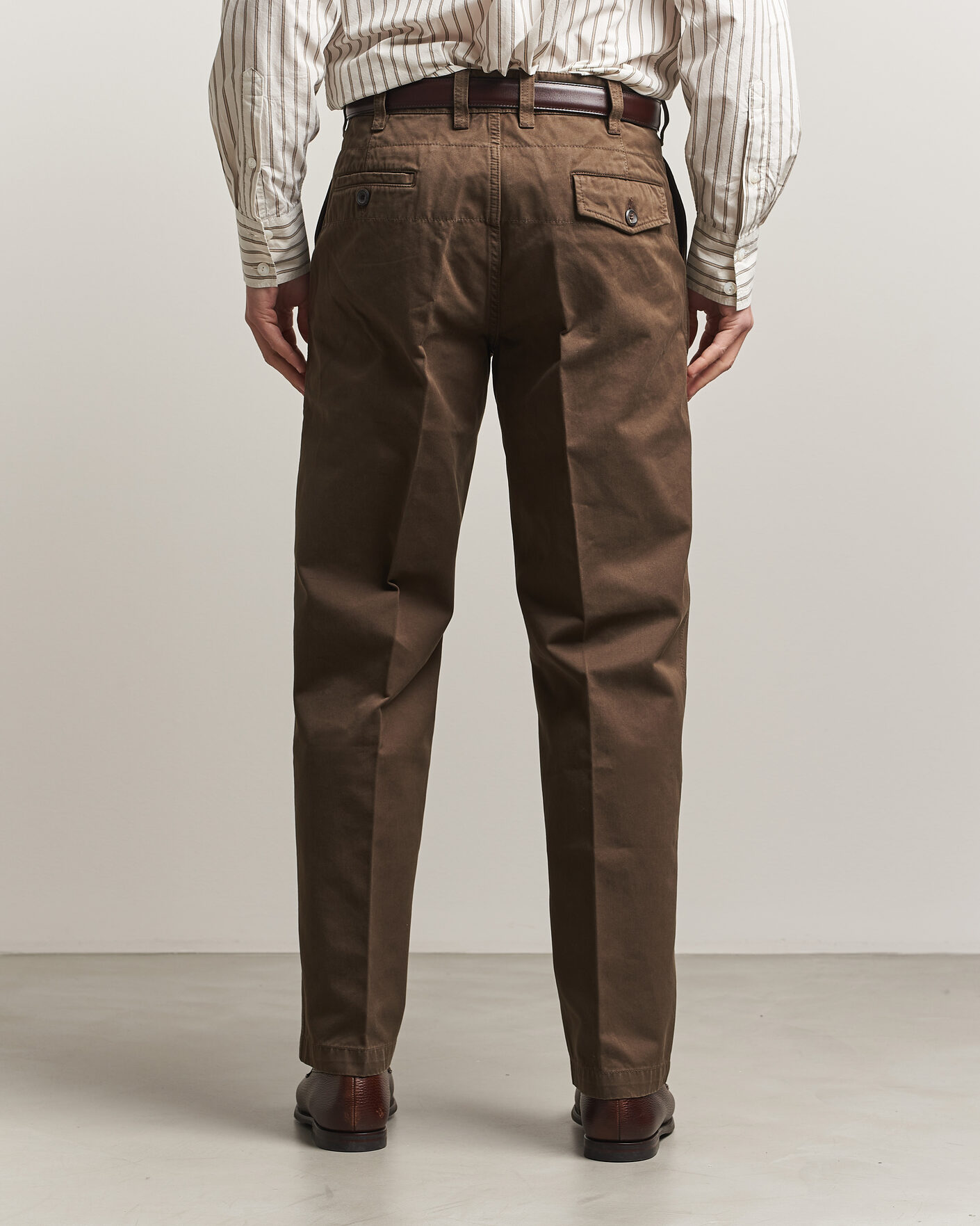 Uomini | Pantaloni | Drake's | Peached Flat Front Cotton Chino Brown