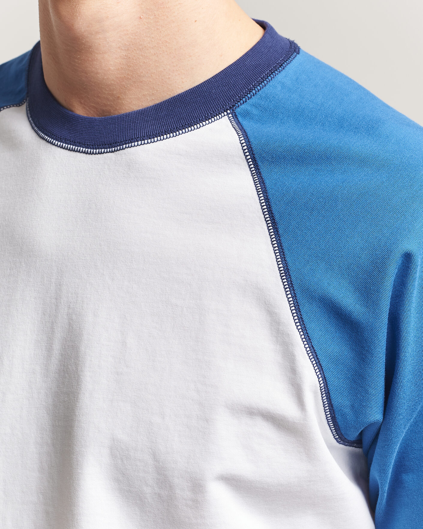 Uomini | T-shirt | Drake's | Two Tone Raglan T-Shirt White/Blue