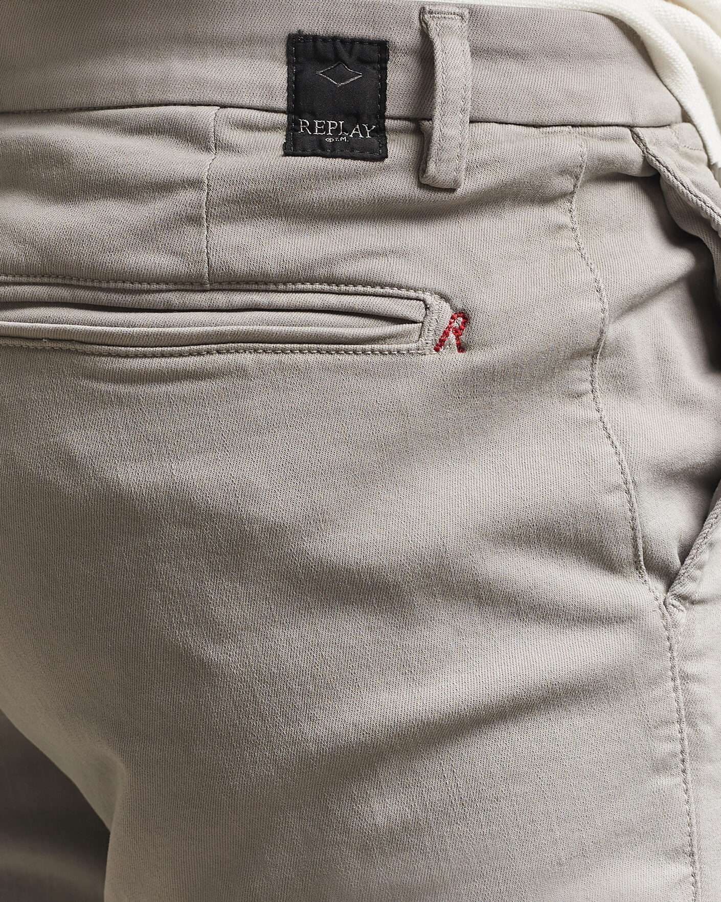 Uomini | Pantaloni | Replay | Benni Hyperflex X-Lite Chinos Light Grey