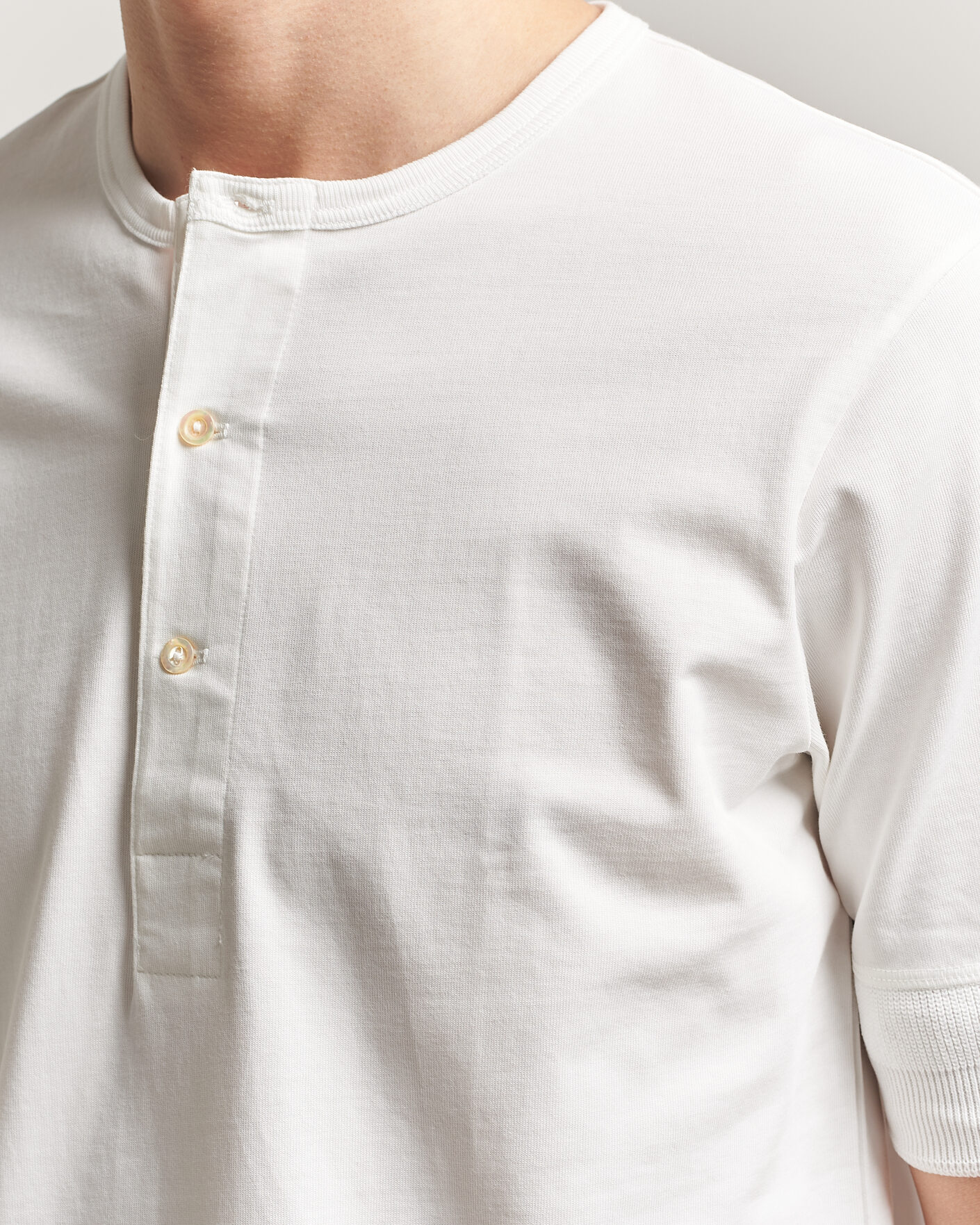 Uomini | T-shirt | Merz b. Schwanen | Classic Organic Cotton Short Sleeve Henley White