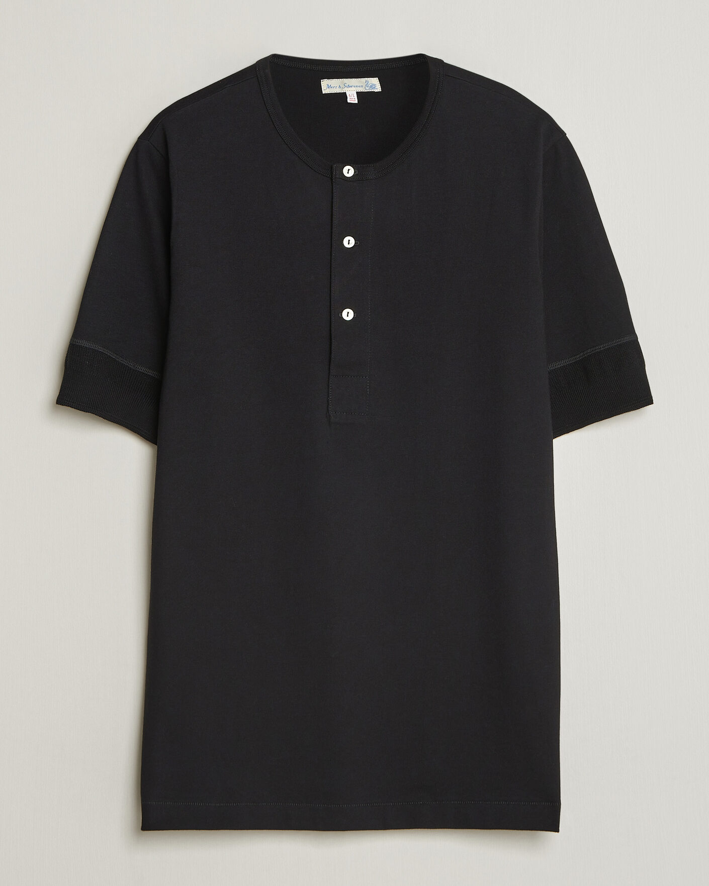 Uomini | T-shirt | Merz b. Schwanen | Classic Organic Cotton Short Sleeve Henley Black