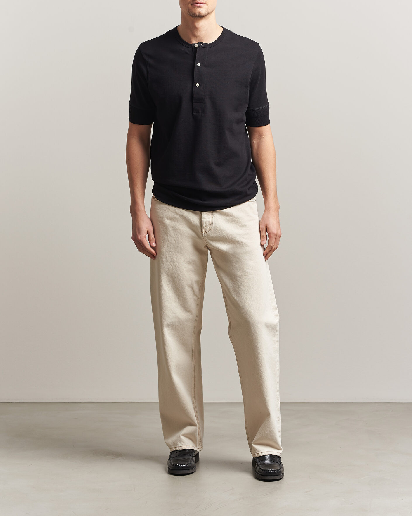 Uomini | T-shirt | Merz b. Schwanen | Classic Organic Cotton Short Sleeve Henley Black
