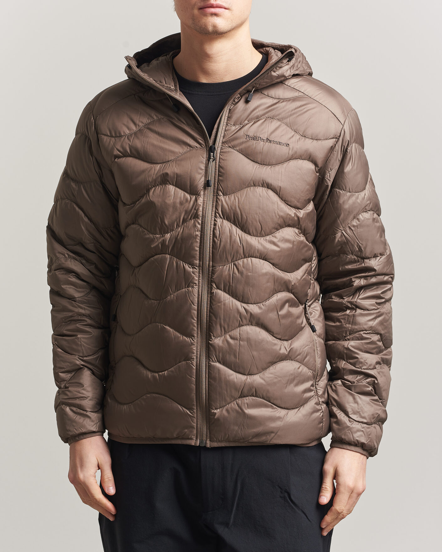Uomini | Giacche | Peak Performance | Helium Down Hooded Jacket Terrian Tan