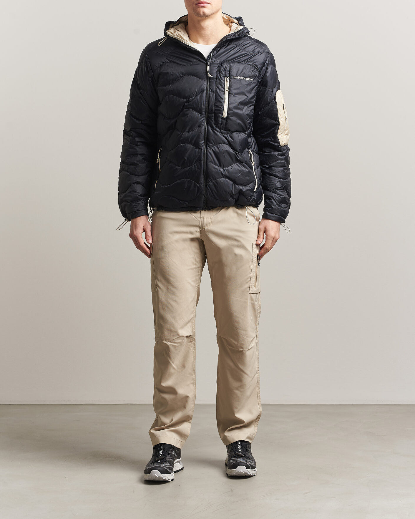 Uomini | Giacche | Peak Performance | Helium Utility Down Hooded Jacket Black/Sand Fog