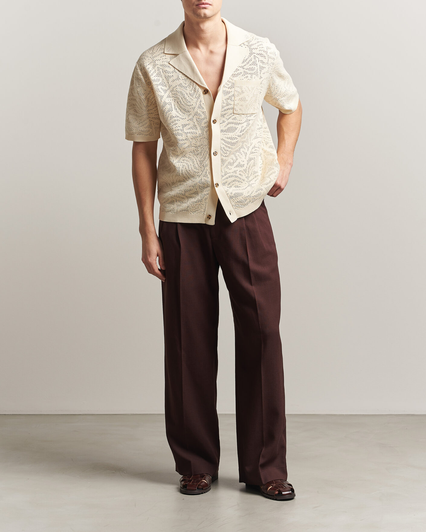 Uomini | Pantaloni | Drôle de Monsieur | Viscose Pleated Trousers Brown