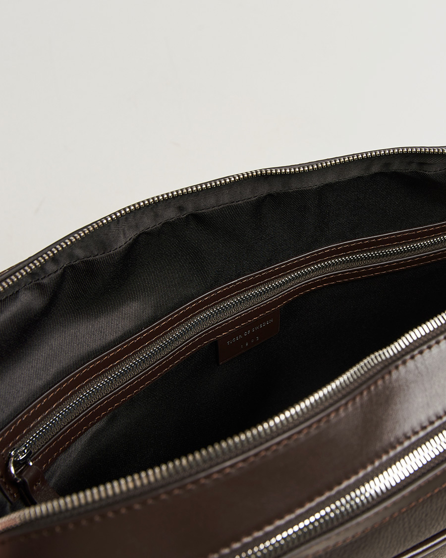 Uomini | Borse | Tiger of Sweden | Burin Grained Leather Briefcase Dark Brown
