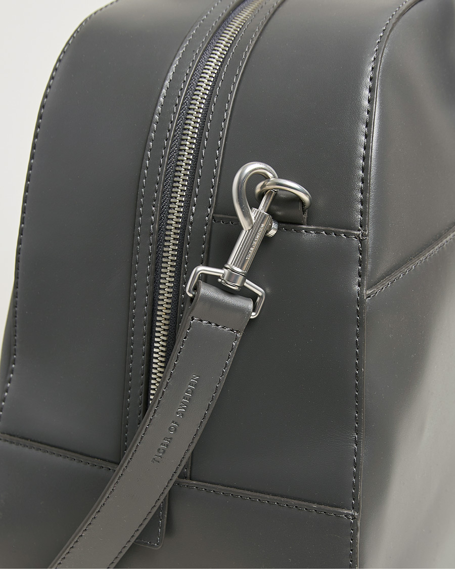 Uomini | Borse | Tiger of Sweden | Navisa Smooth Leather Weekendbag Jet Grey