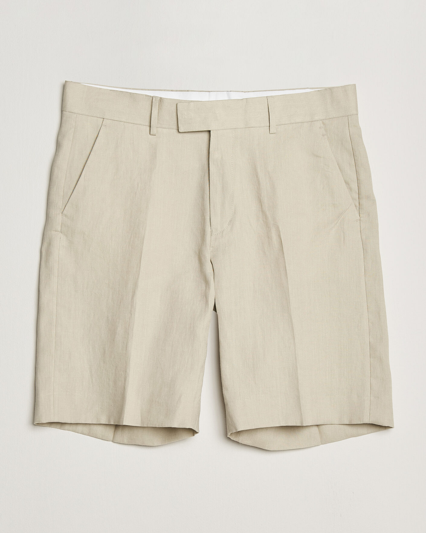 Uomini | Pantaloncini | Tiger of Sweden | Troy Pleated Linen Shorts Cream Sand