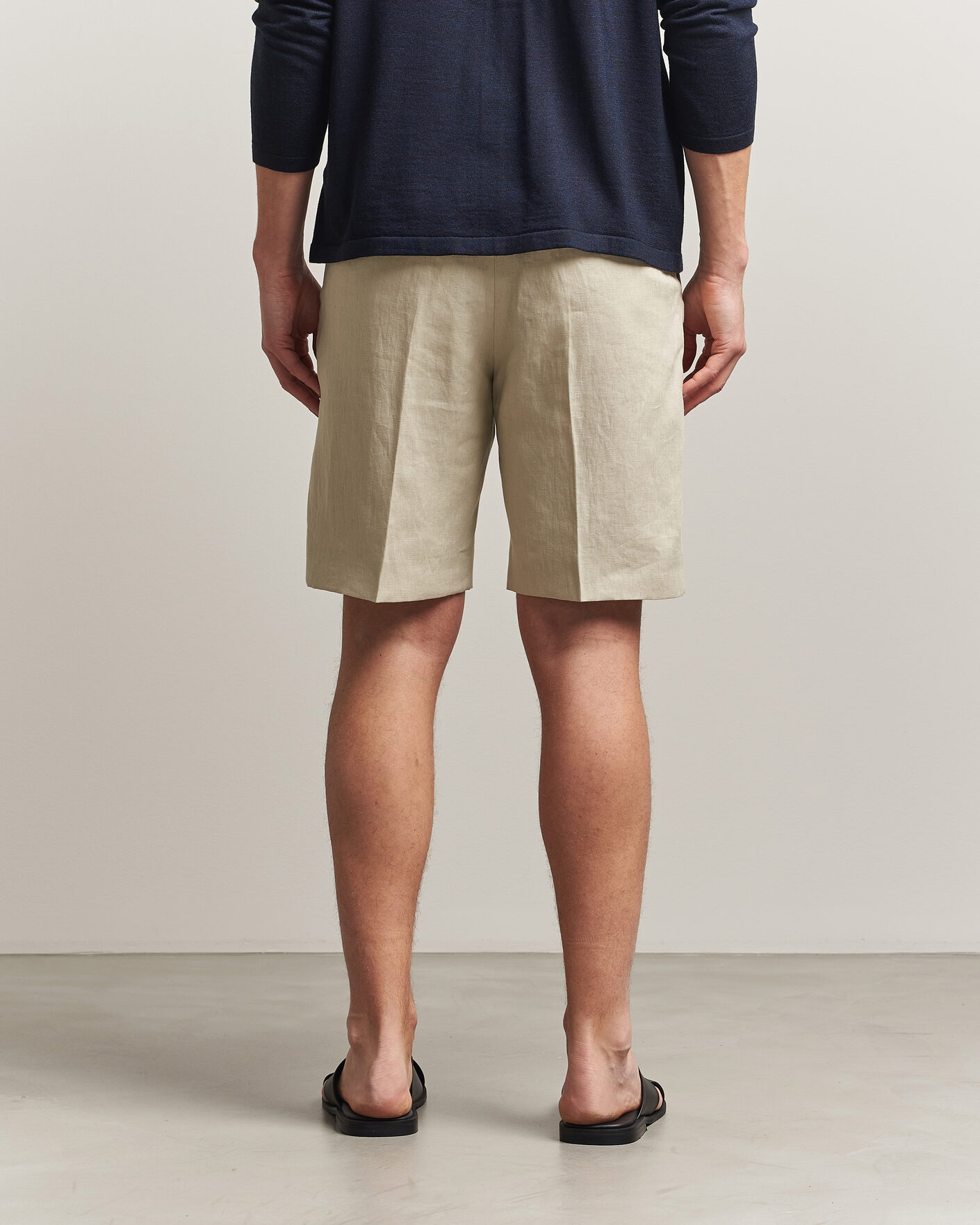 Uomini | Pantaloncini | Tiger of Sweden | Troy Pleated Linen Shorts Cream Sand