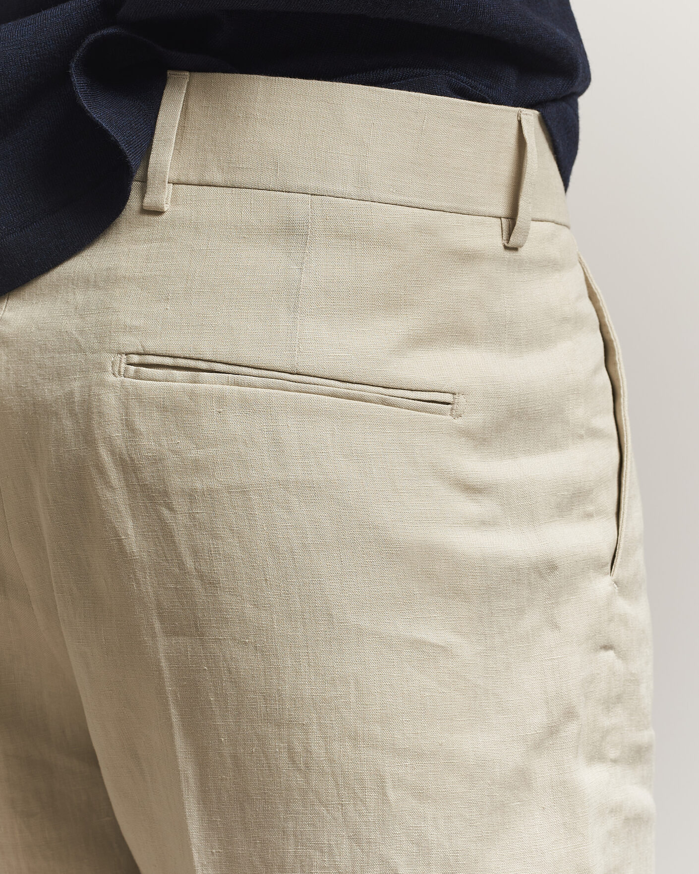 Uomini | Pantaloncini | Tiger of Sweden | Troy Pleated Linen Shorts Cream Sand