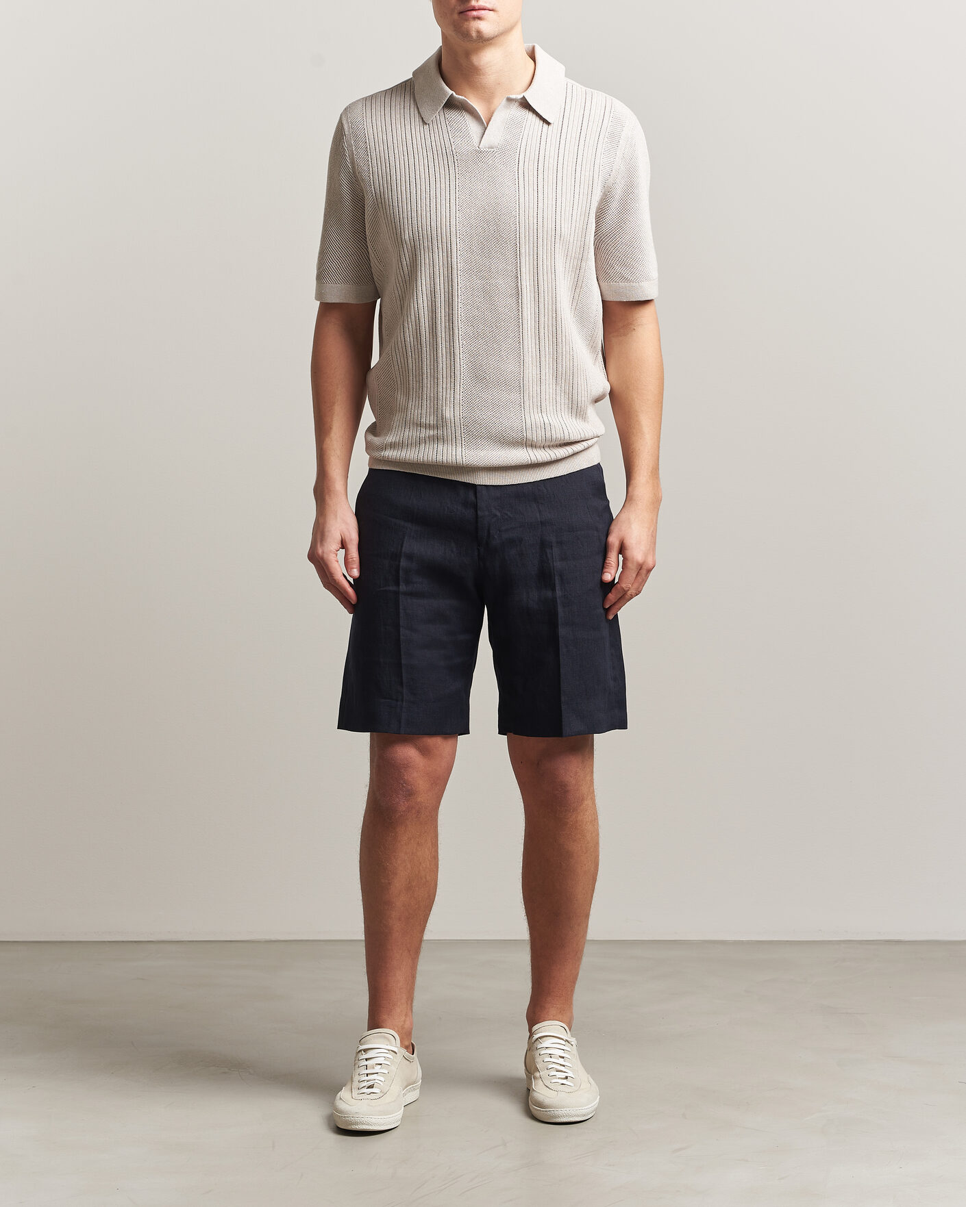 Uomini | Pantaloncini | Tiger of Sweden | Troy Pleated Linen Shorts Midnight Blue
