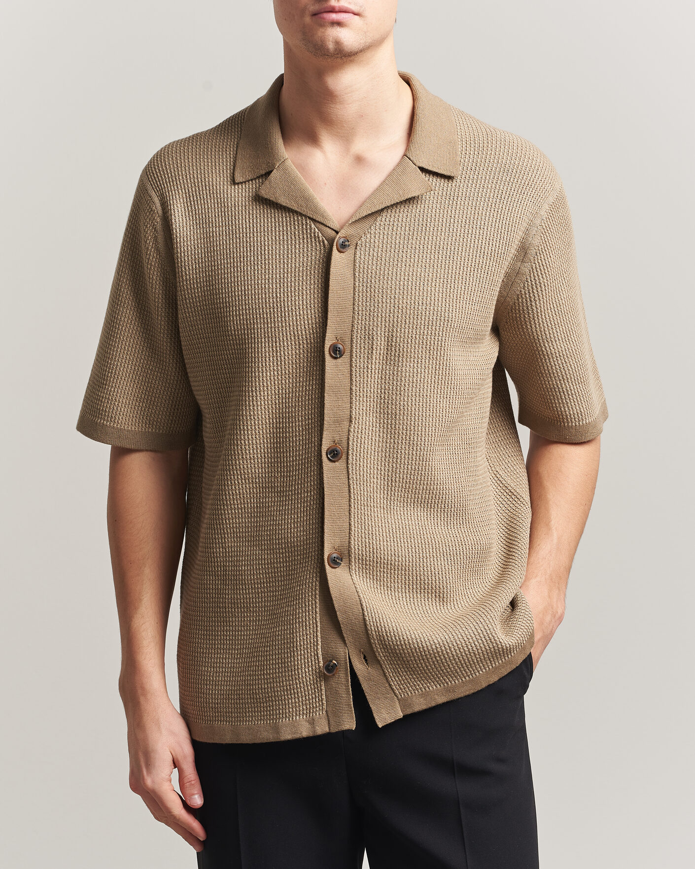 Uomini | Camicie | Tiger of Sweden | River Knitted Short Sleeve Shirt Umber Brown
