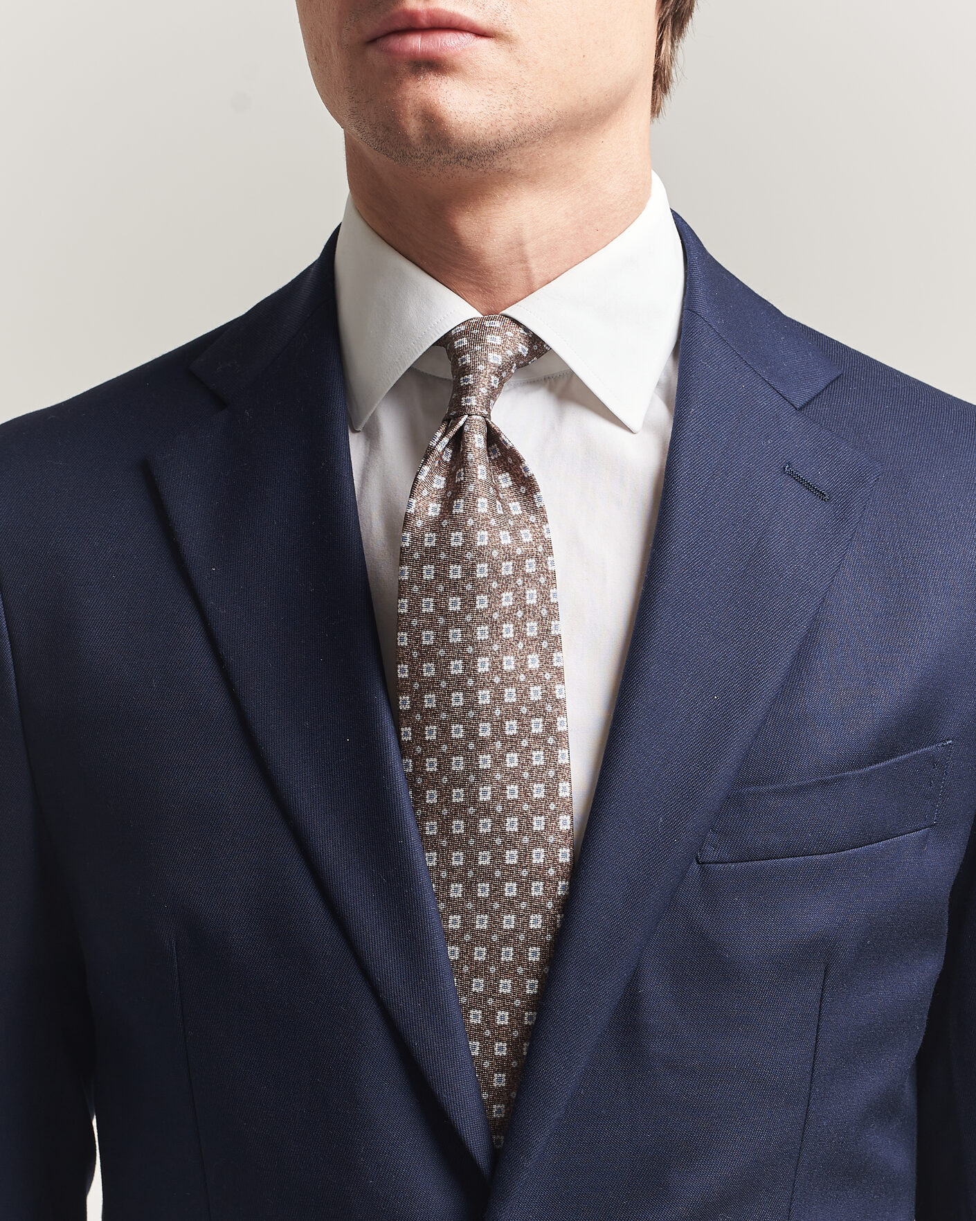 Uomini | Cravatte | Amanda Christensen | Silk Oxford 8cm Flower Tie Brown