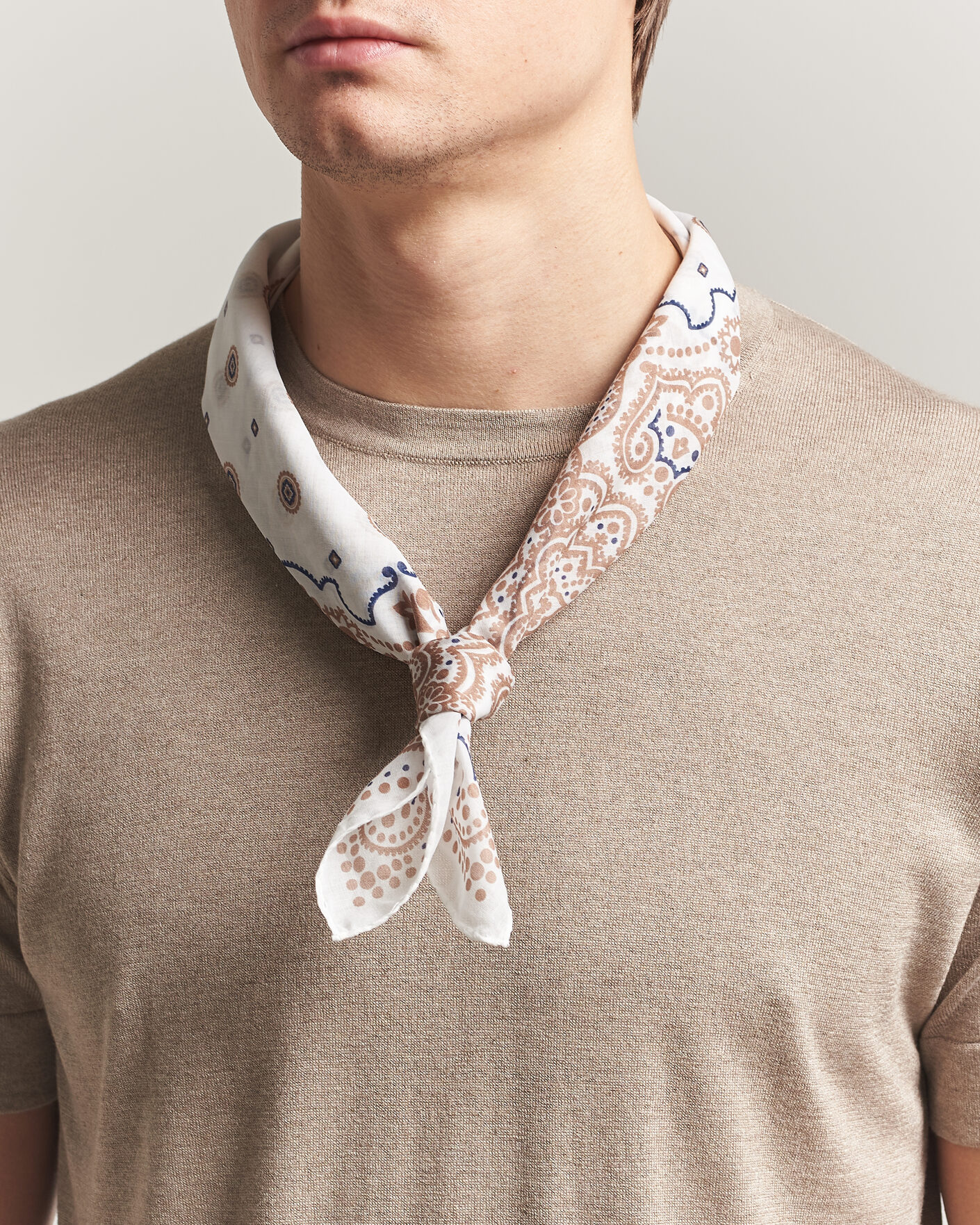 Uomini | Sciarpe | Amanda Christensen | Cotton Voilé Medallion Bandana Cream