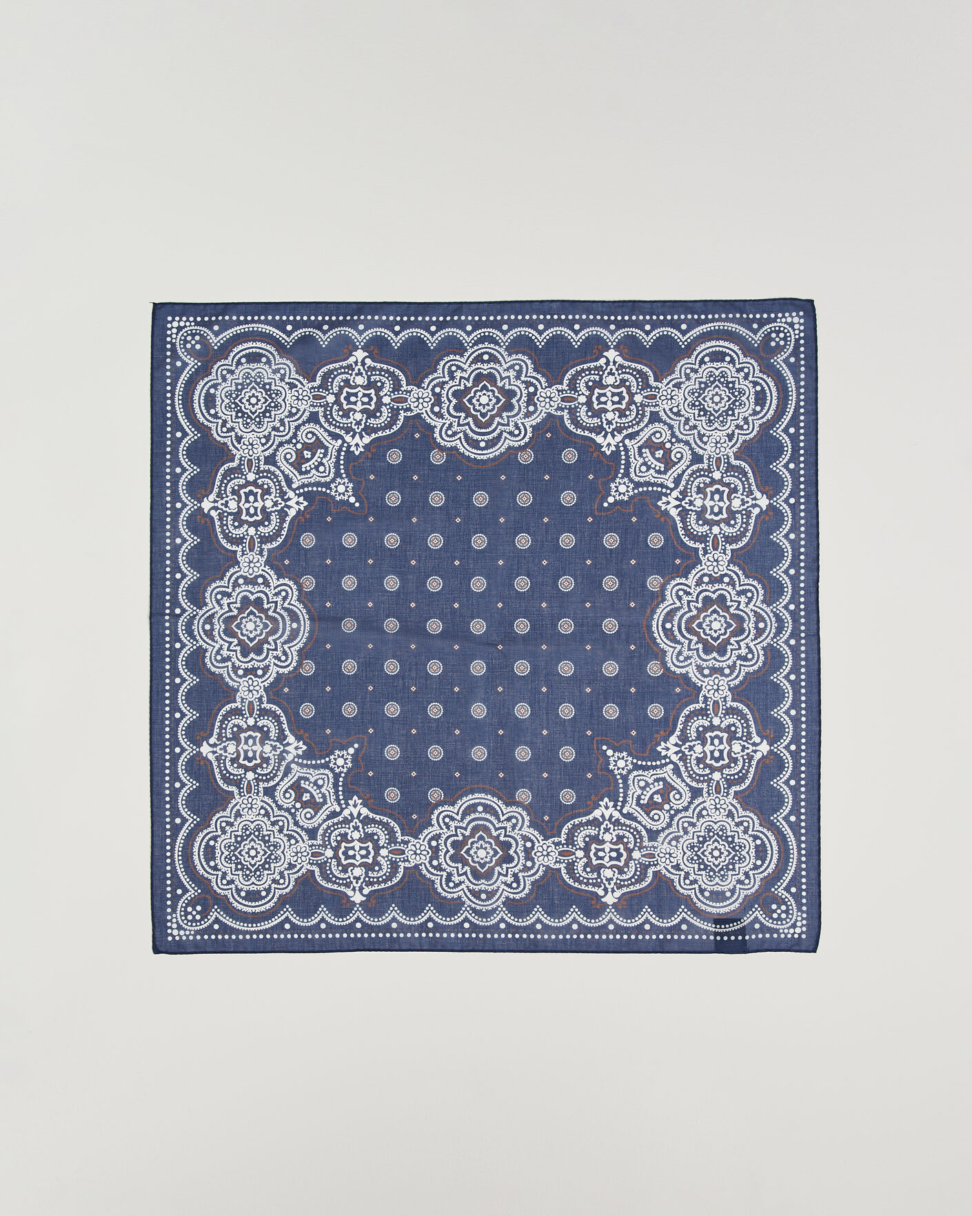 Uomini | Sciarpe | Amanda Christensen | Cotton Voilé Medallion Bandana Navy