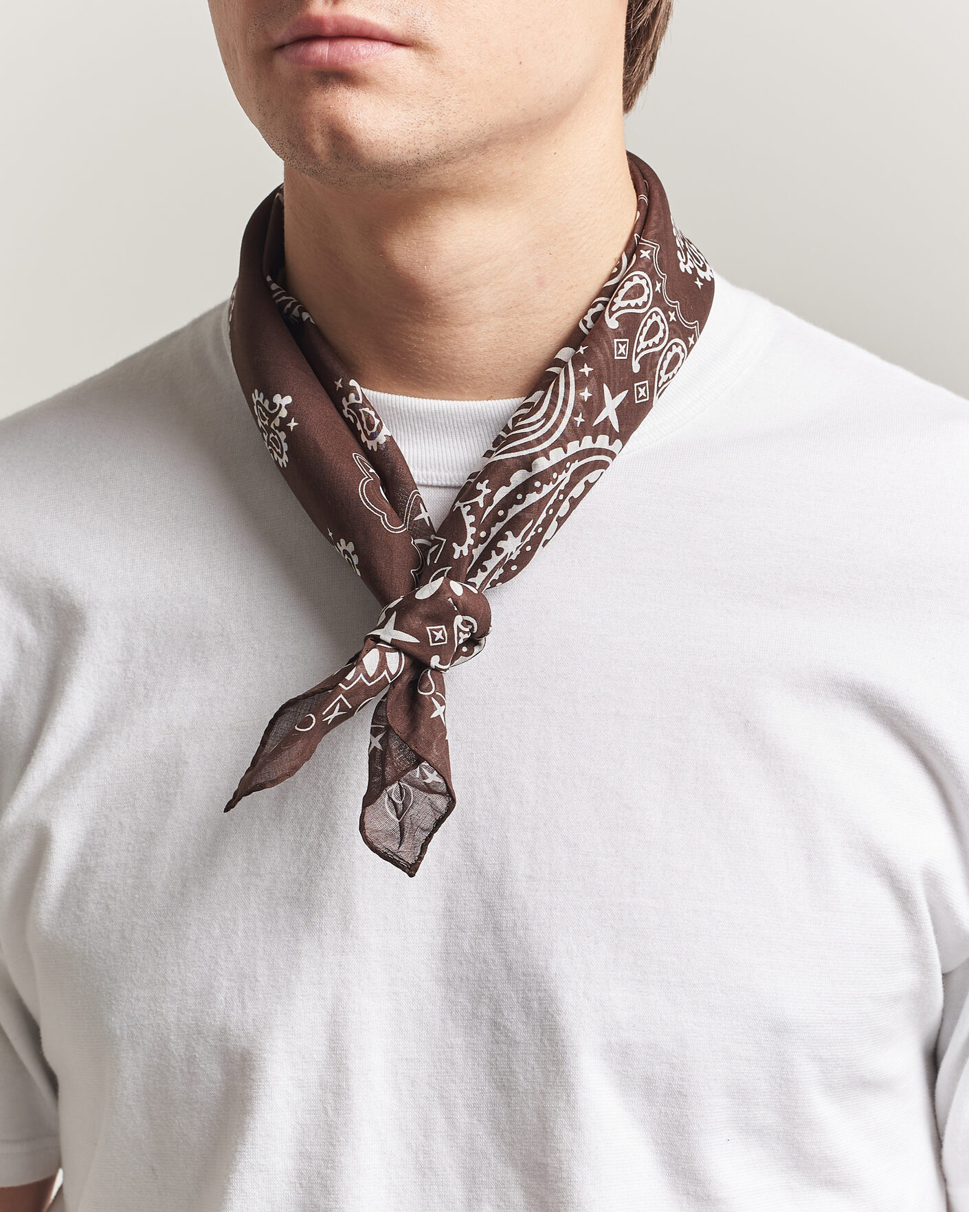 Uomini | Sciarpe | Amanda Christensen | Cotton Voilé Paisley Bandana Dark Brown