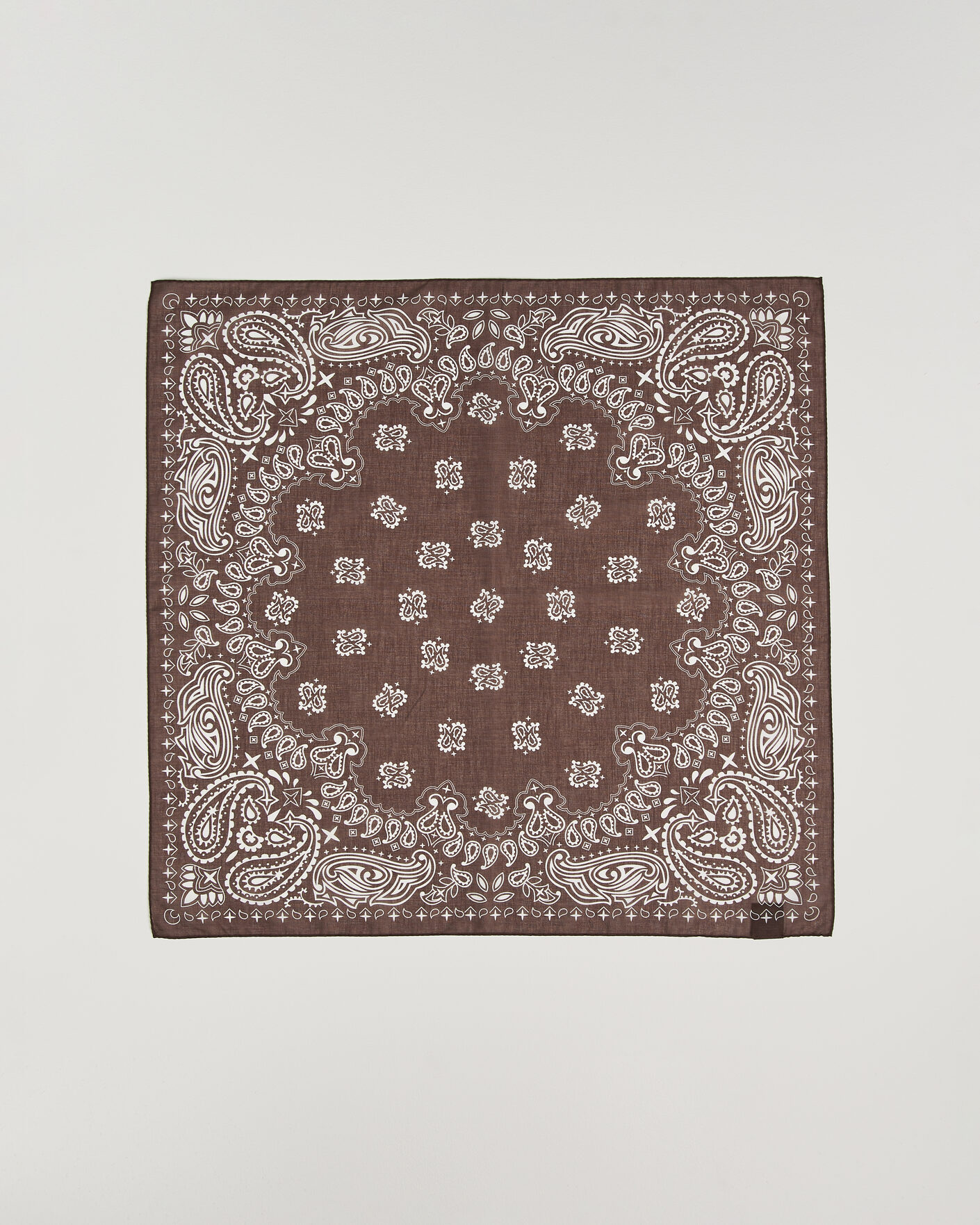 Uomini | Sciarpe | Amanda Christensen | Cotton Voilé Paisley Bandana Dark Brown