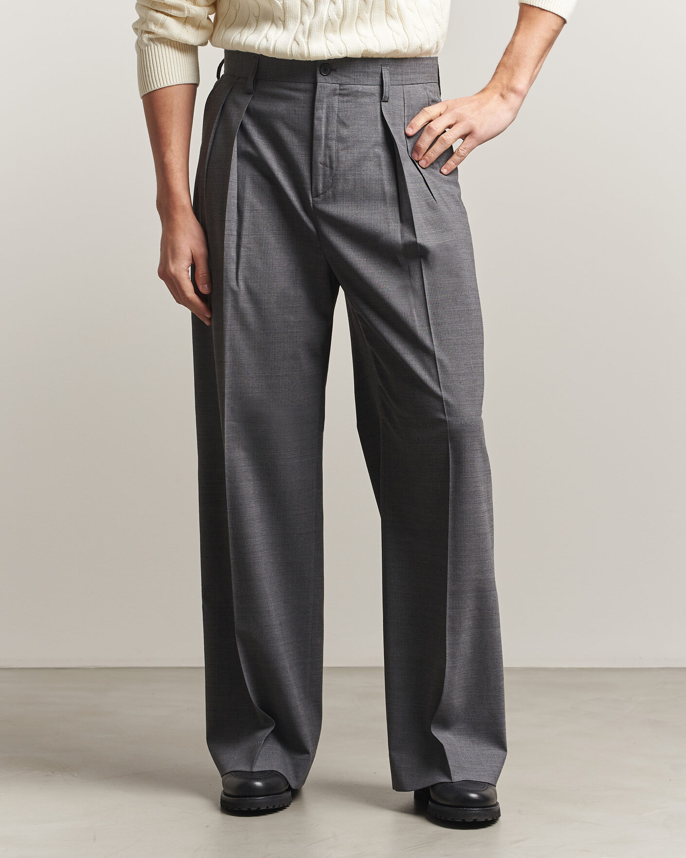 Uomini | Pantaloni | Filippa K | Milo Wide Wool Pinstriped Trousers Mid Grey