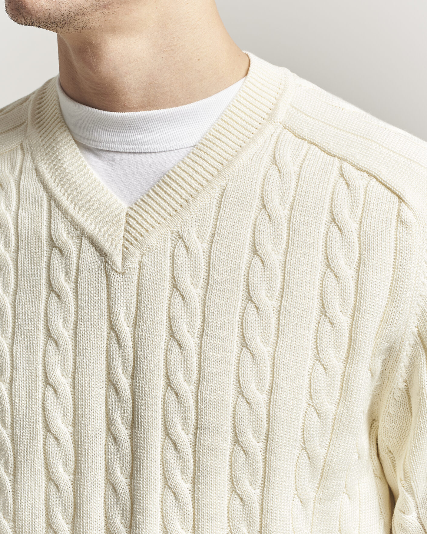 Uomini | Maglieria | Filippa K | Cotton Cable V-Neck Sweater Calico White