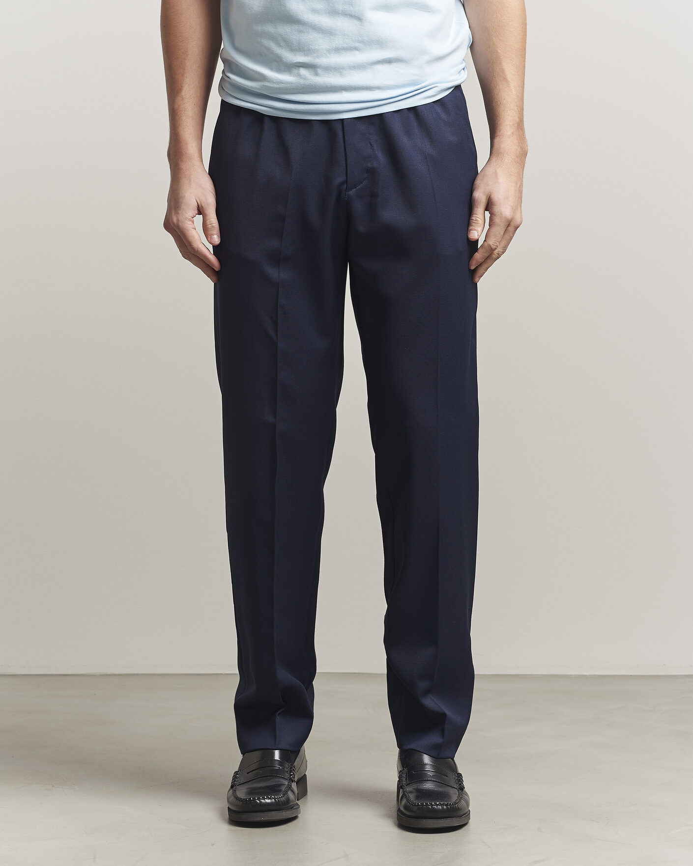 Uomini | Pantaloni | Filippa K | Theo Relaxed Wool Trousers Ink Navy