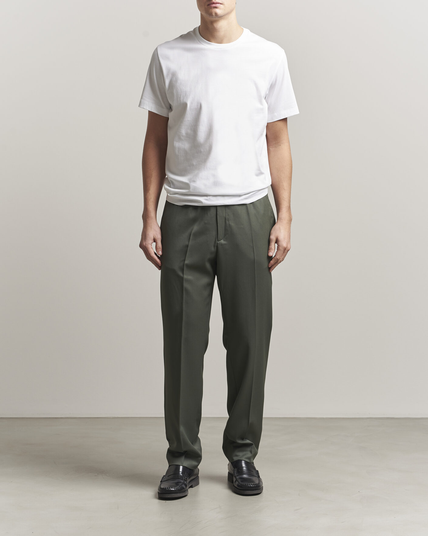 Uomini | Pantaloni | Filippa K | Theo Relaxed Wool Trousers Grey Green