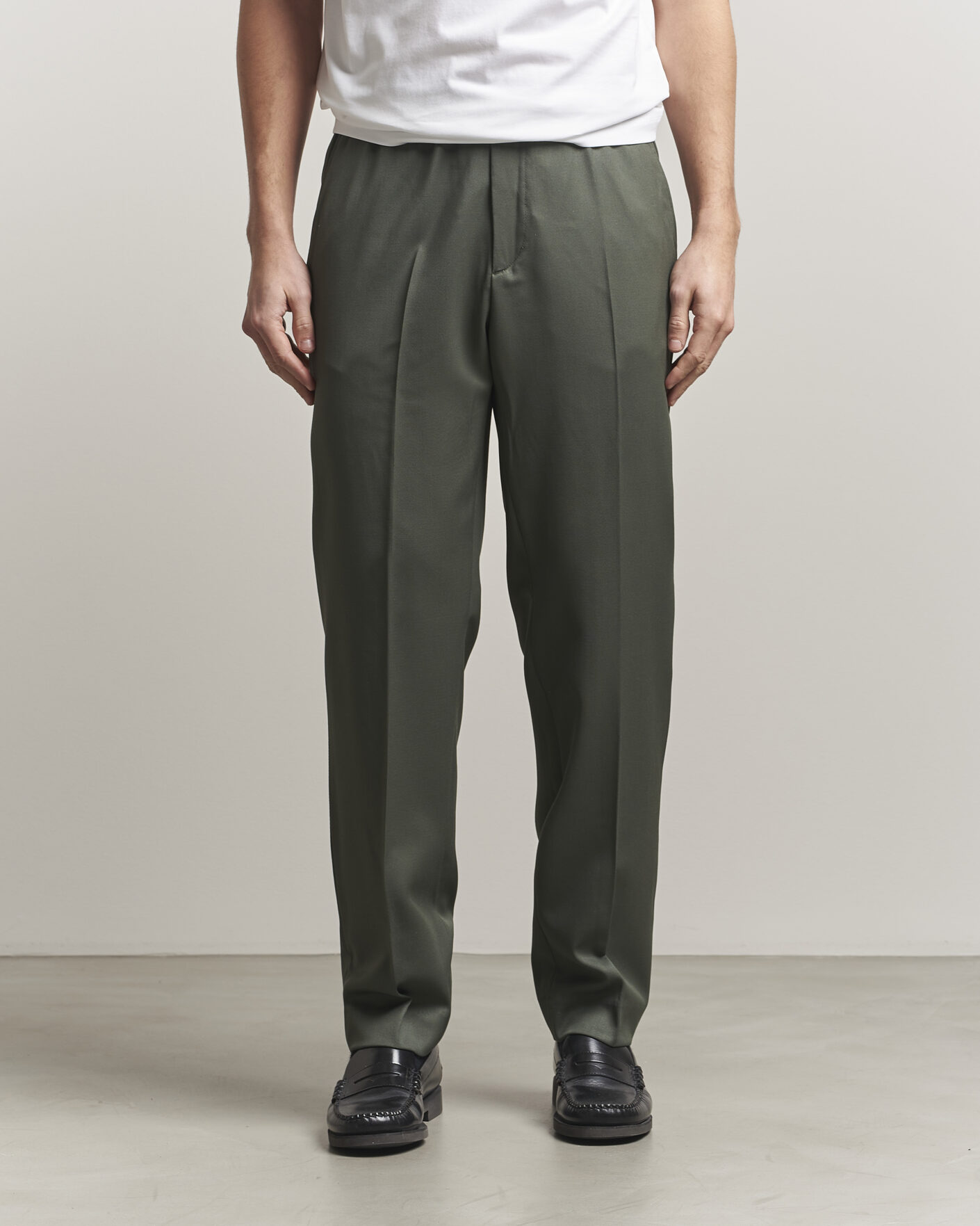 Uomini | Pantaloni | Filippa K | Theo Relaxed Wool Trousers Grey Green