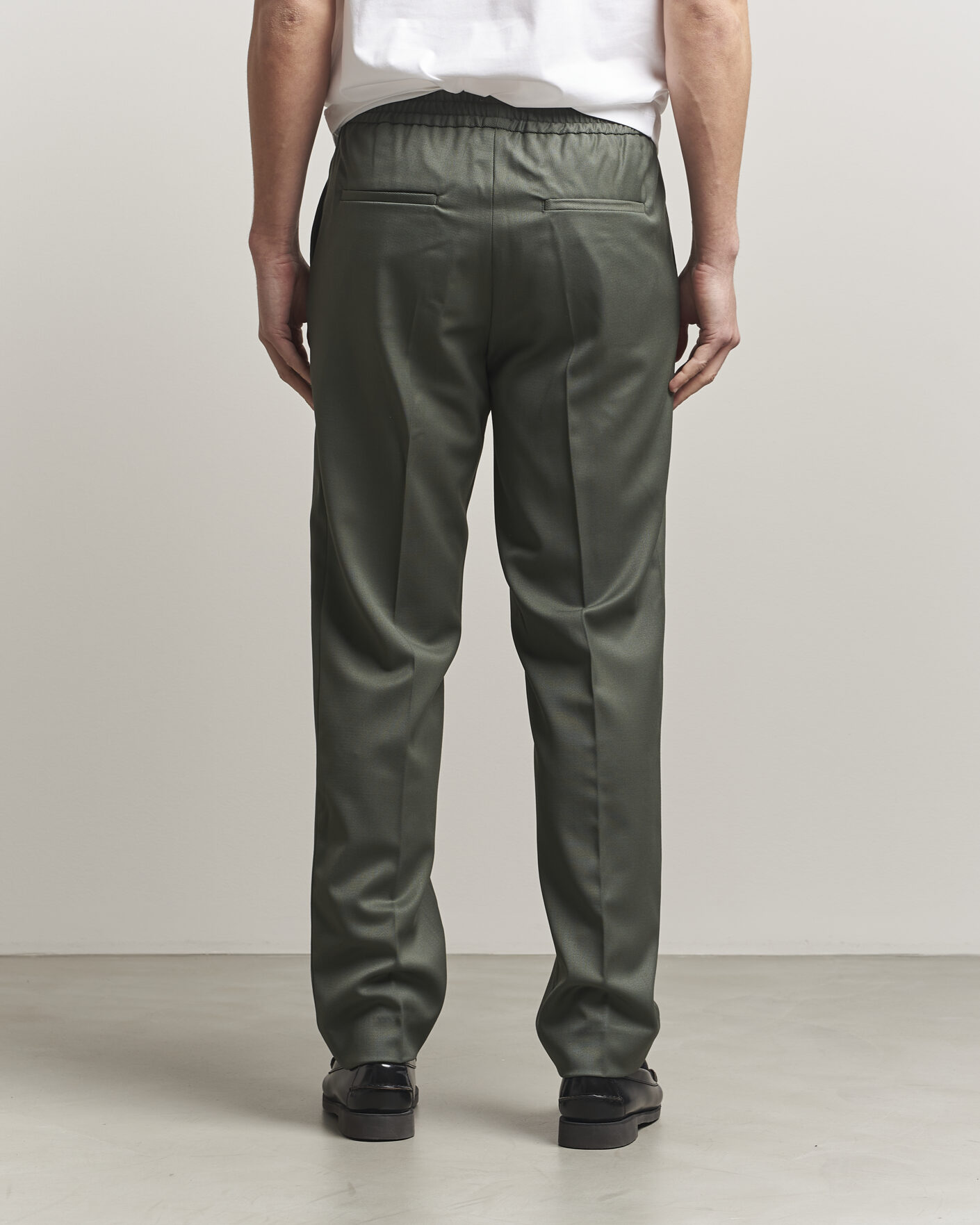 Uomini | Pantaloni | Filippa K | Theo Relaxed Wool Trousers Grey Green