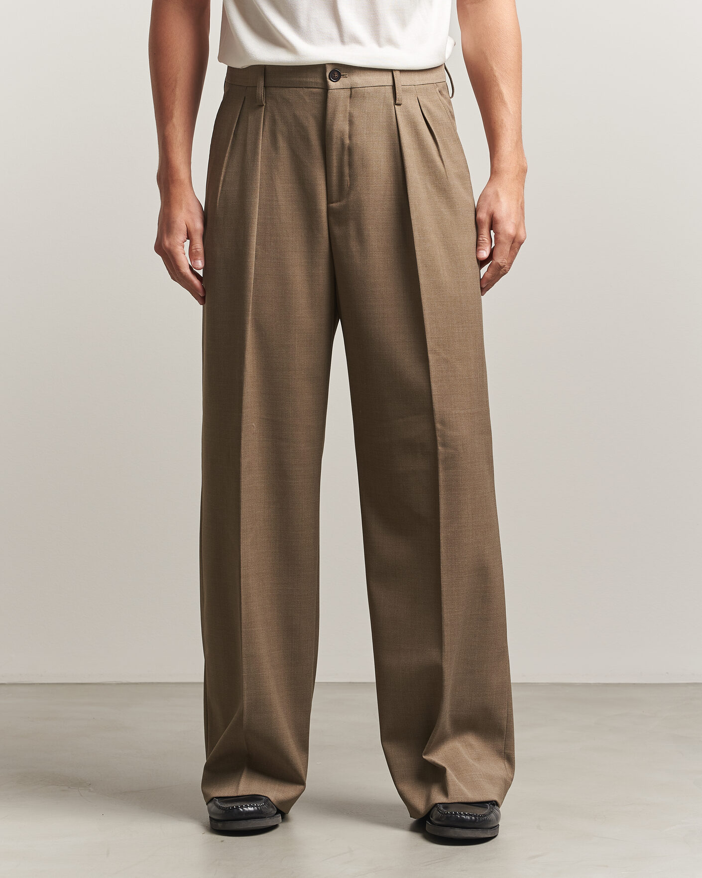 Uomini | Pantaloni | Filippa K | Milo Wide Wool Trousers Light Driftwood