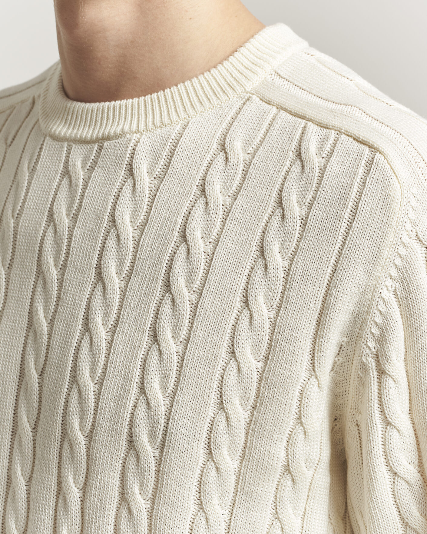 Uomini | Maglieria | Filippa K | Cotton Cable Crew Neck Sweater Calico White