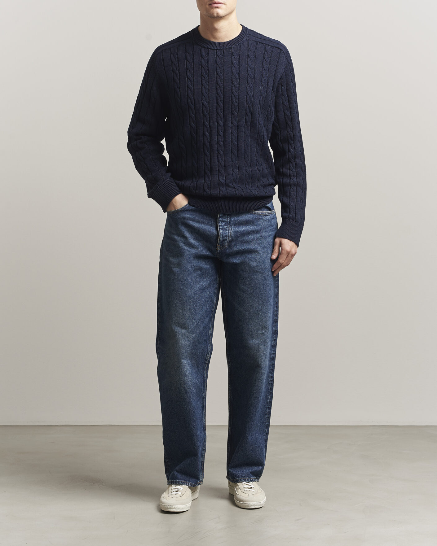Uomini | Maglieria | Filippa K | Cotton Cable Crew Neck Sweater Navy