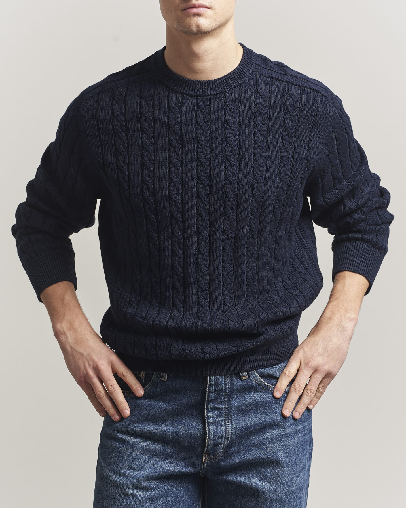 Uomini | Maglieria | Filippa K | Cotton Cable Crew Neck Sweater Navy