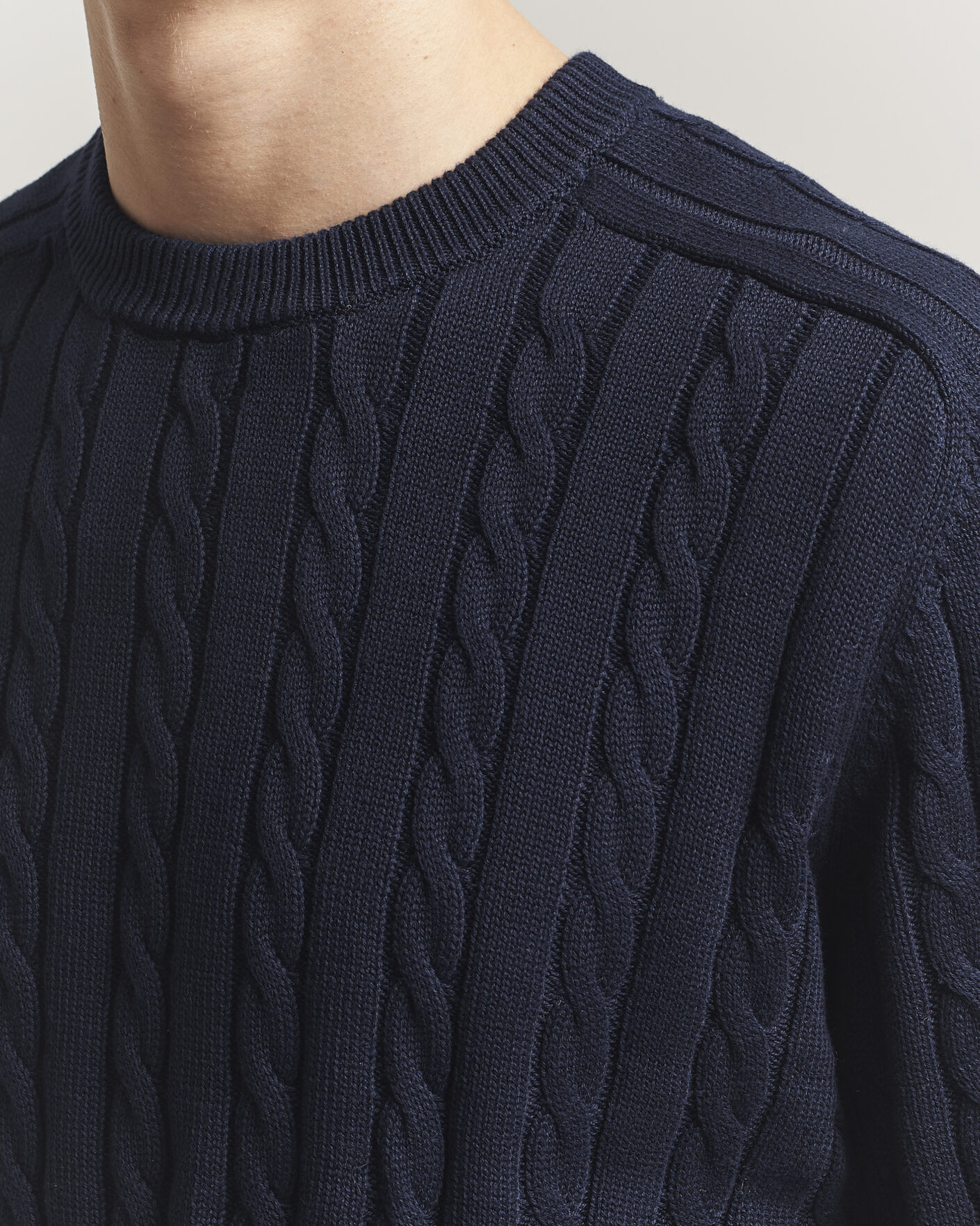 Uomini | Maglieria | Filippa K | Cotton Cable Crew Neck Sweater Navy