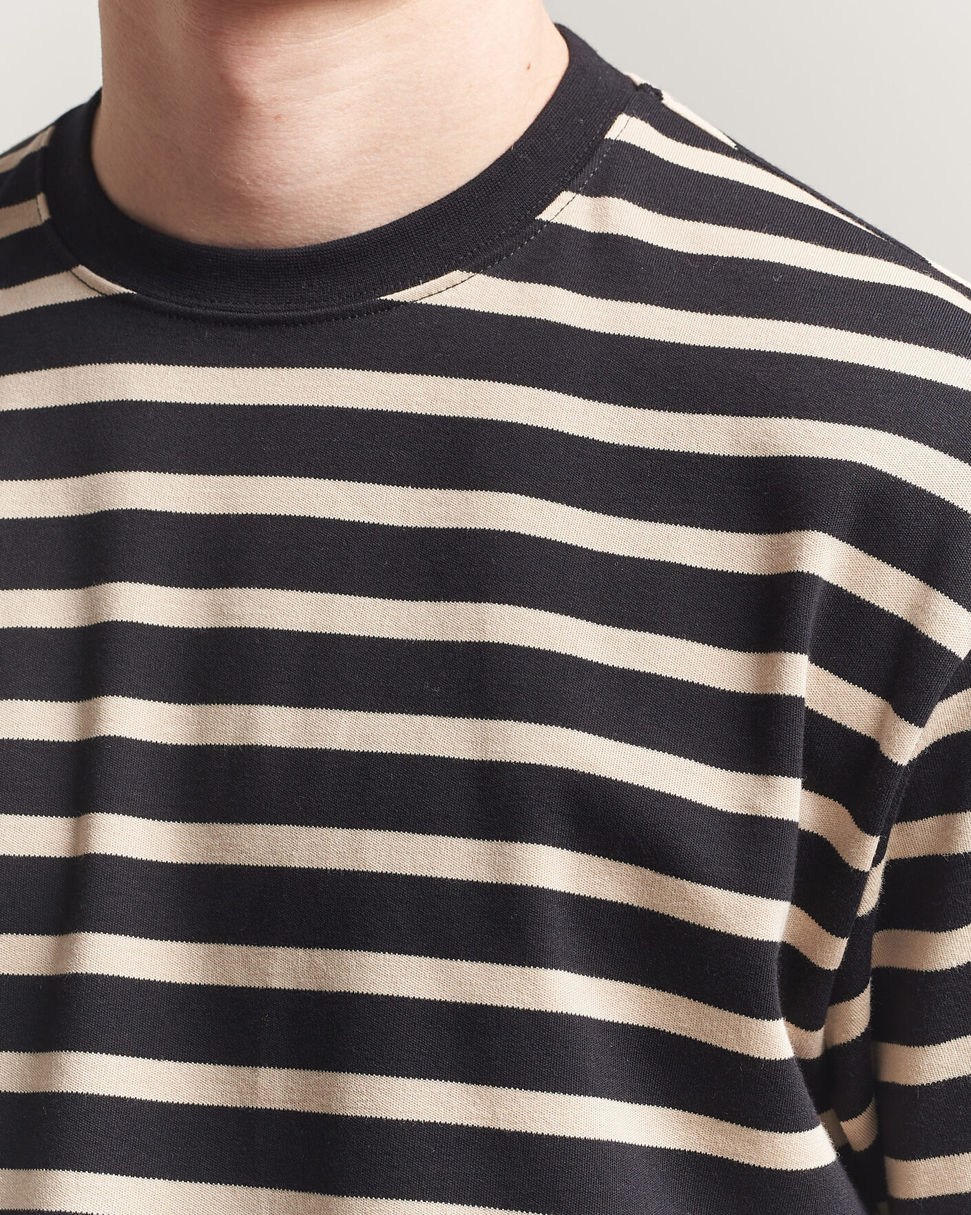 Uomini | T-shirt | Filippa K | Striped Crew Neck T-Shirt Black/Pearl