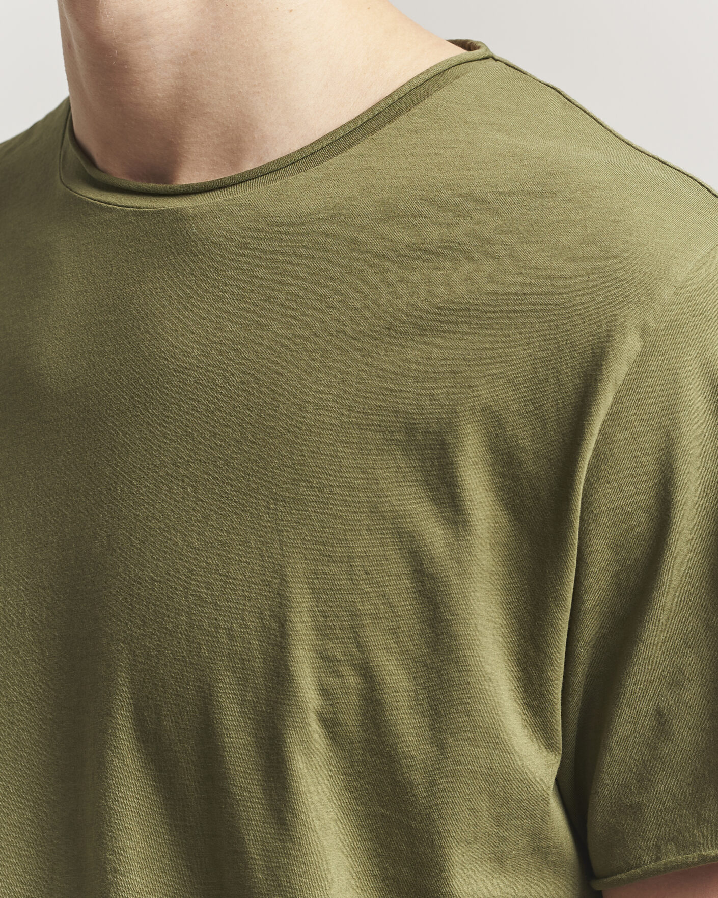 Uomini | T-shirt | Filippa K | Roll Neck Crew Neck T-Shirt Laurel Green