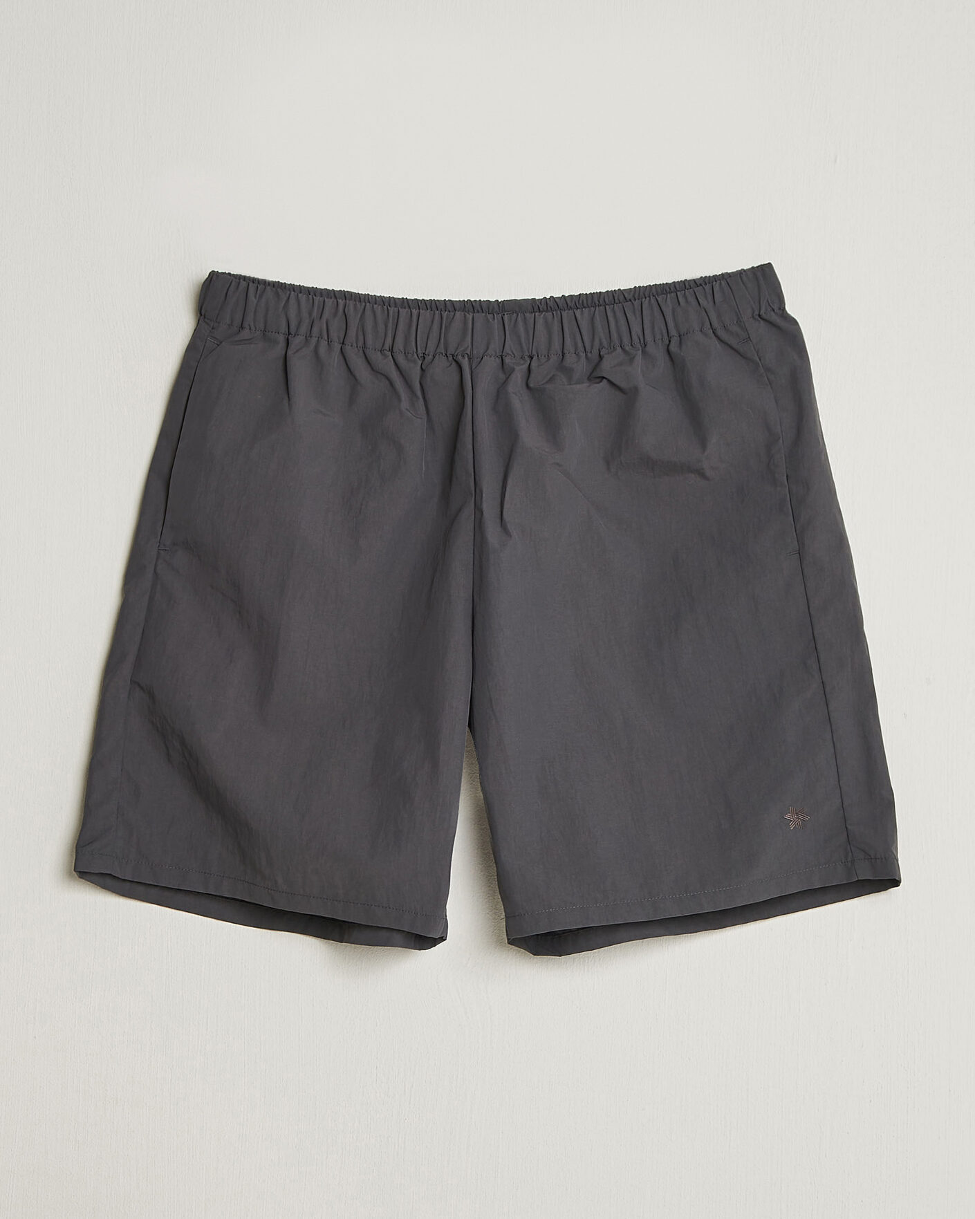 Uomini | Pantaloncini | Goldwin | Nylon Shorts Deep Charcoal
