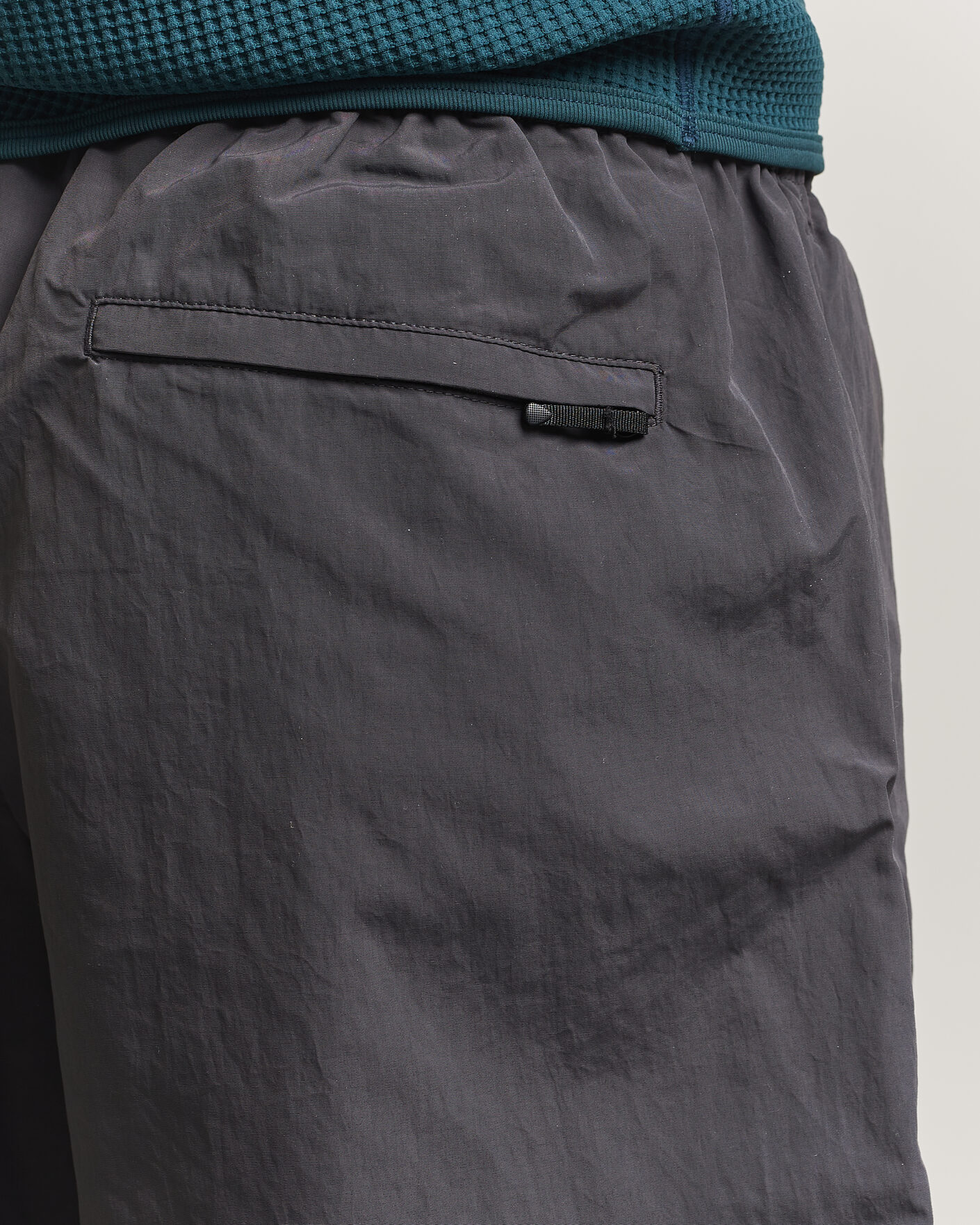 Uomini | Pantaloncini | Goldwin | Nylon Shorts Deep Charcoal