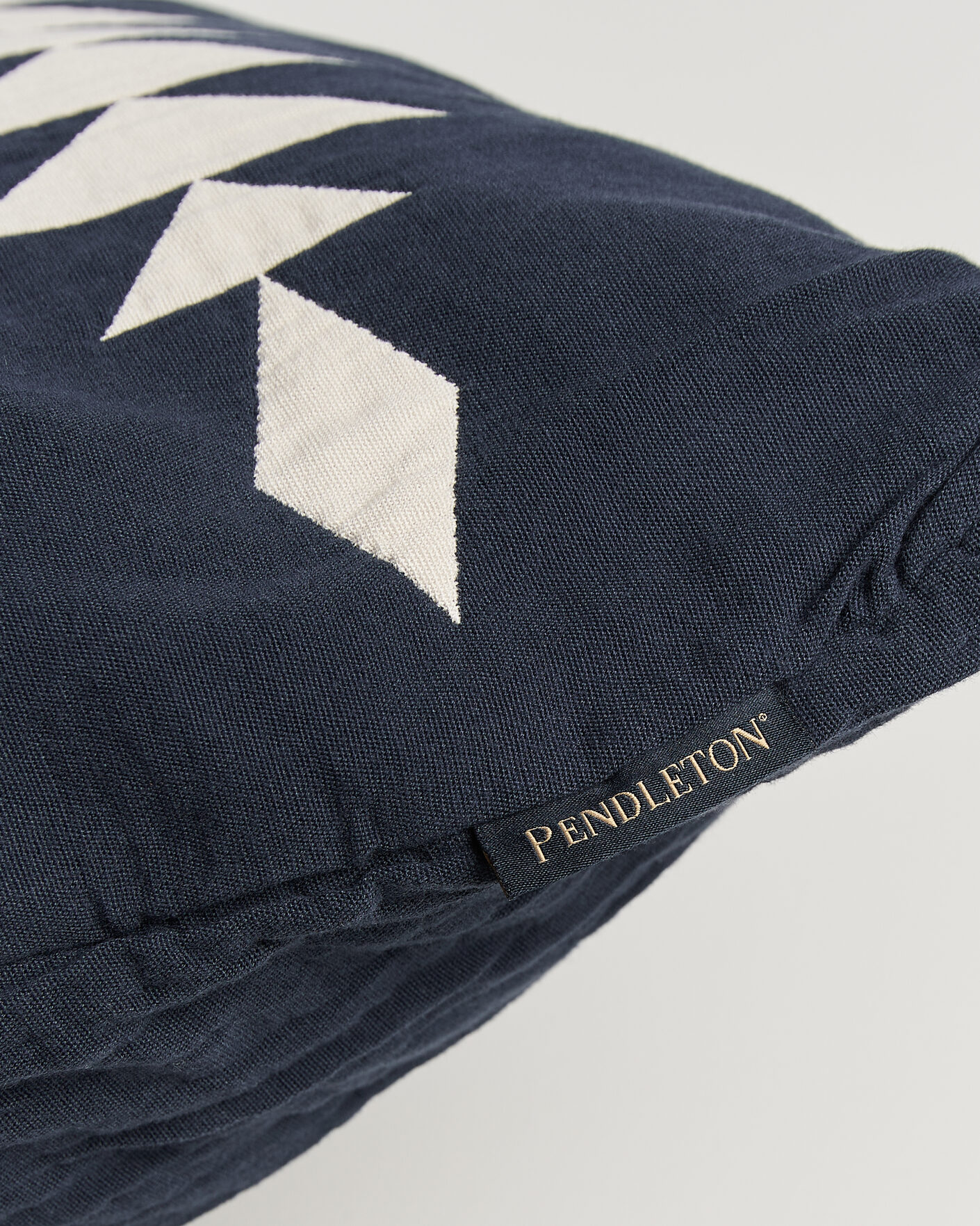 Uomini | Casa | Pendleton | Organic Cotton Matelasse Pillow Midnight Nova